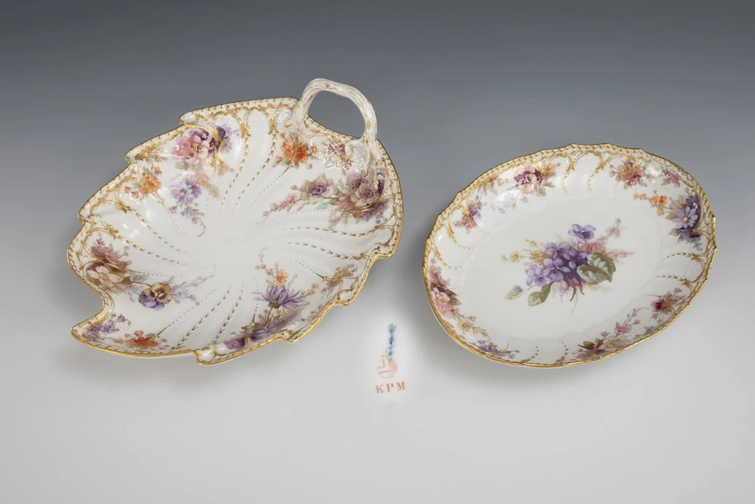 2 bowls with soft-painting. KPM Berlin.