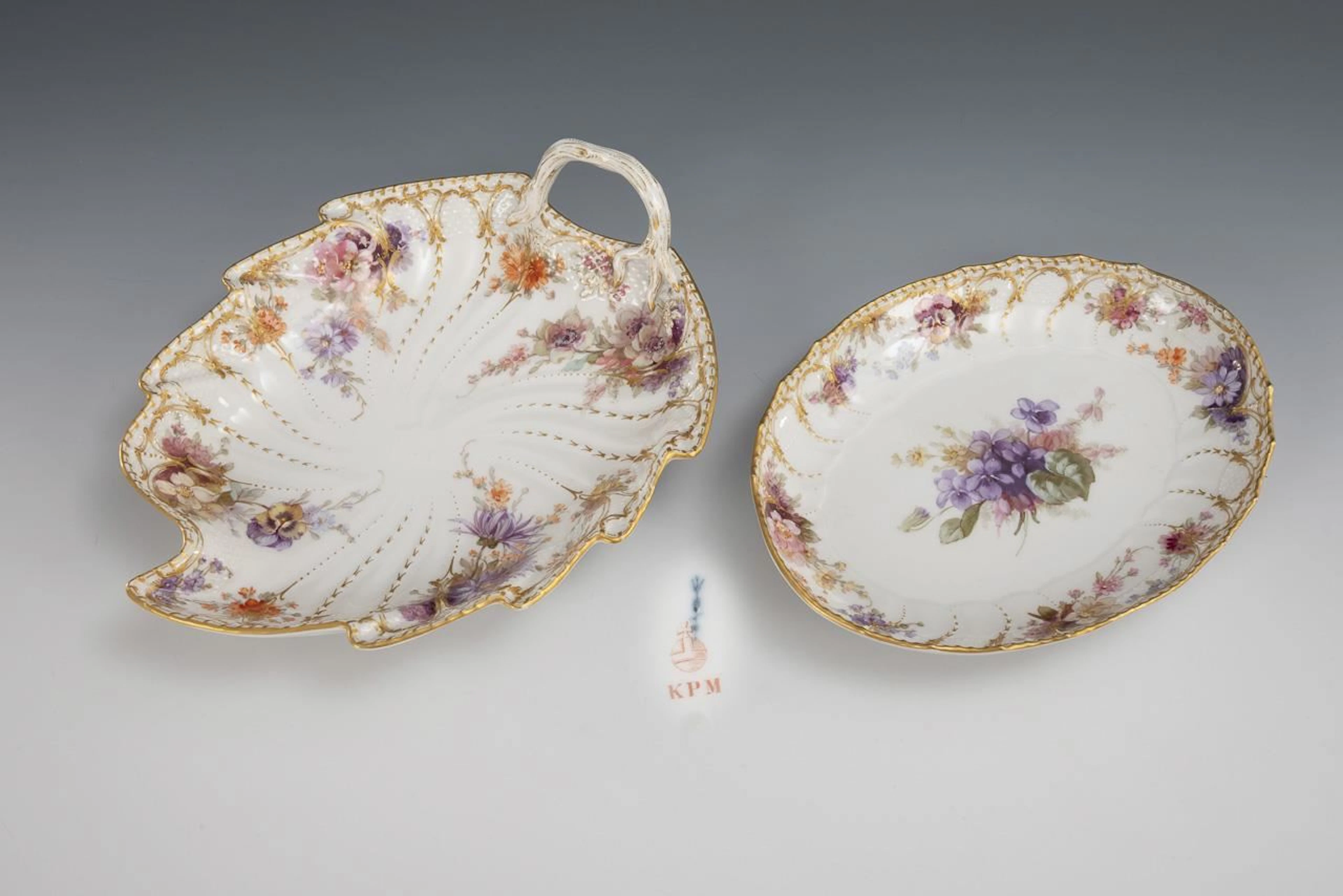 2 bowls with soft-painting. KPM Berlin.