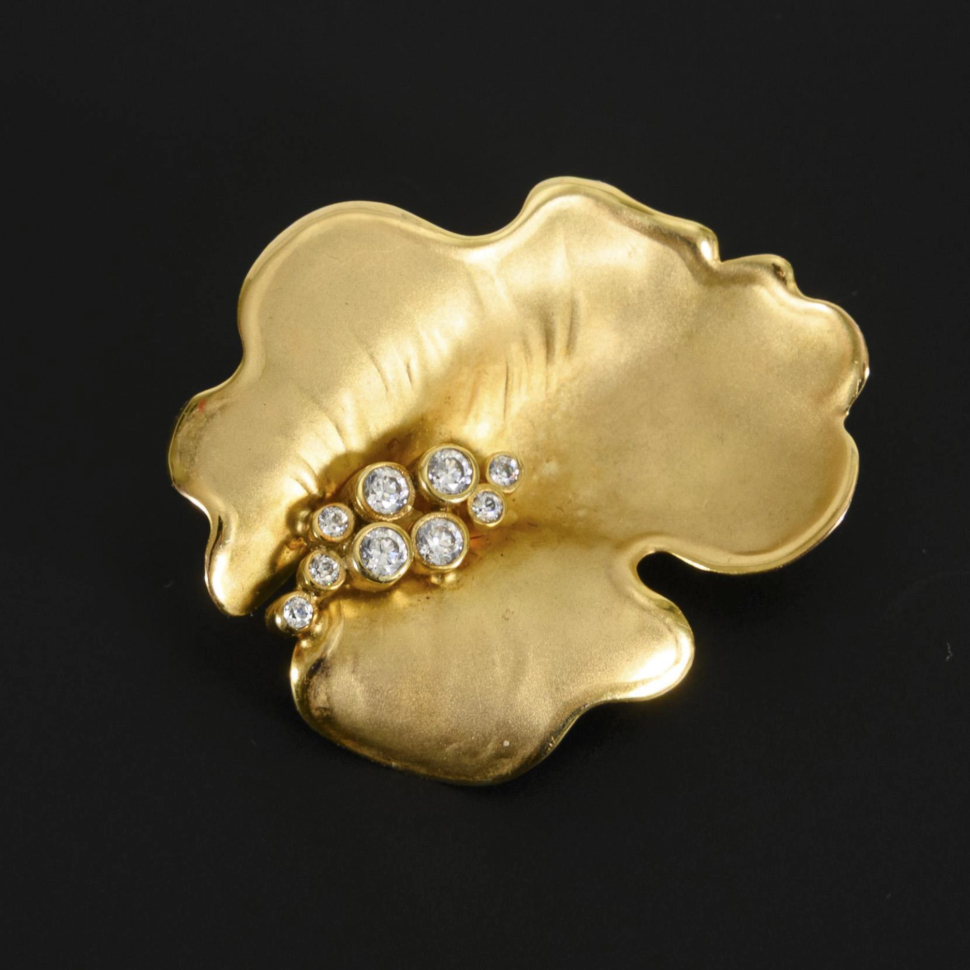 Vintage brooch with imitation diamonds.