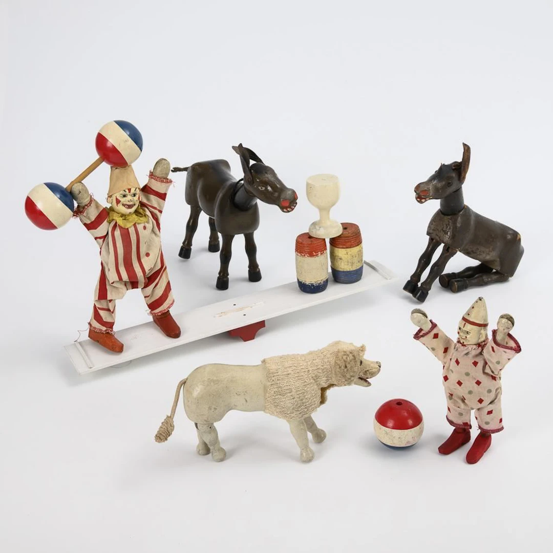 Humpty Dumpty set with 3 animals and 2 clowns. Albert Schoenhut.
