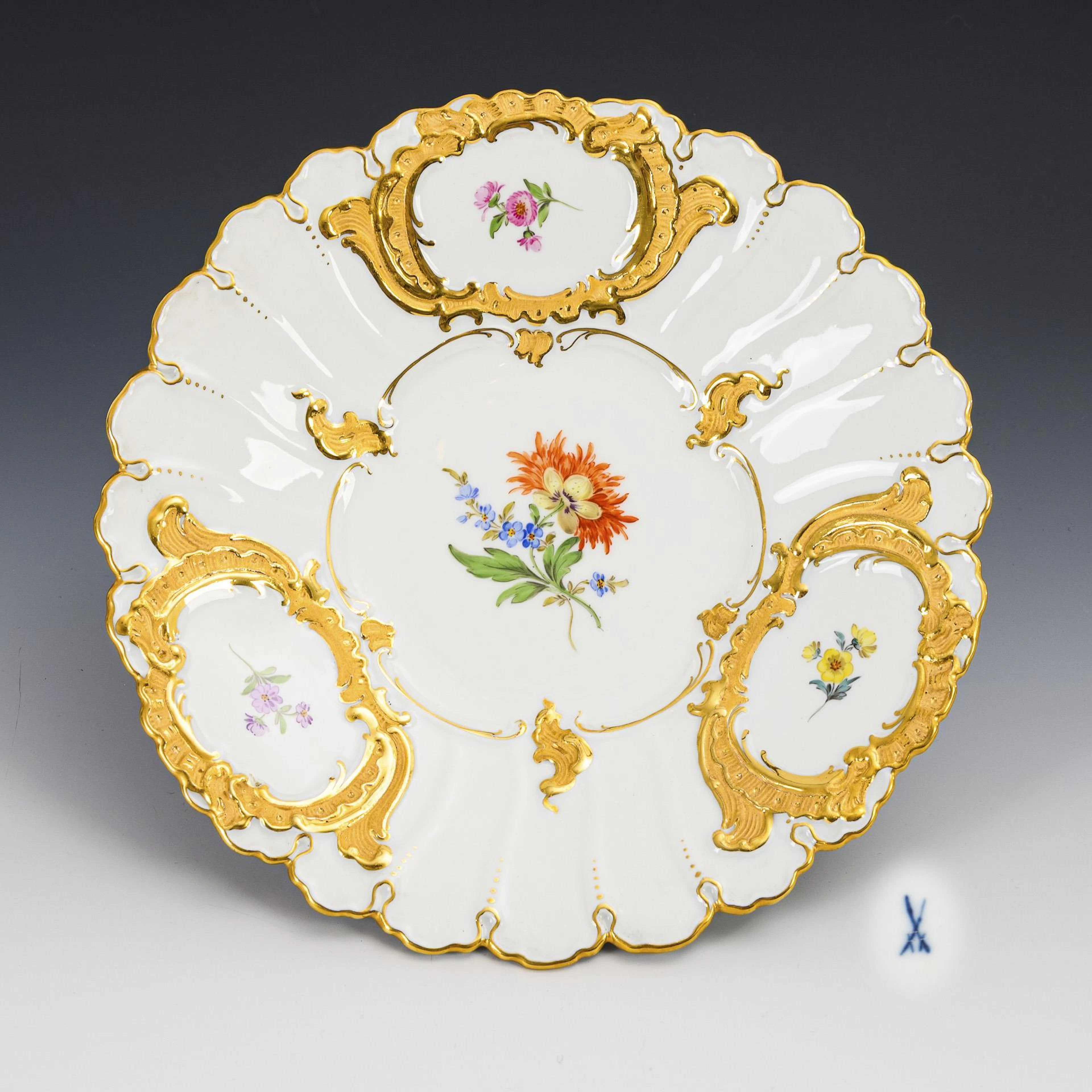 Prunk bowl with flower painting. Meissen.