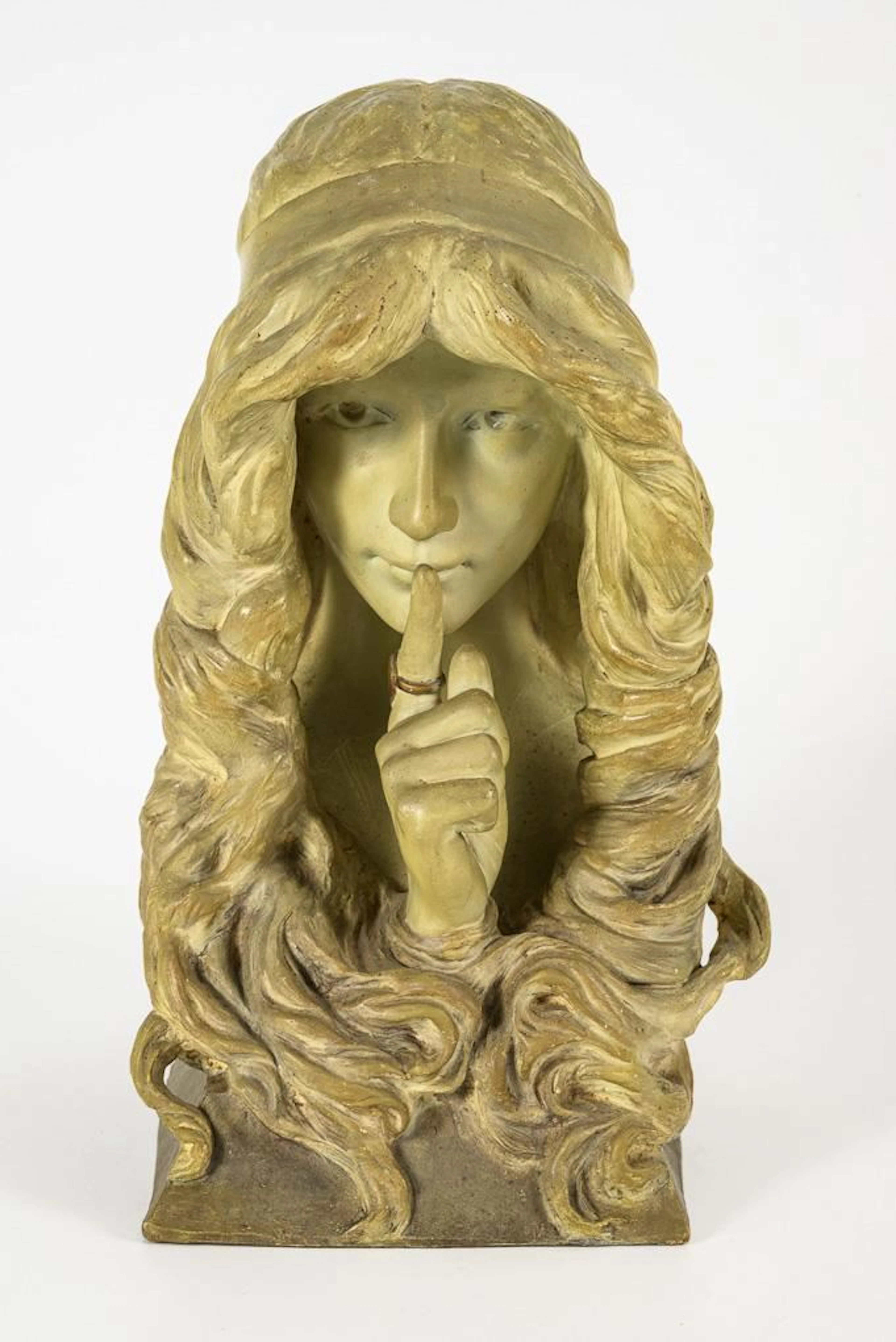 "Le Secret" figurine. Vienna-based manufacturer Friedrich Goldscheider.