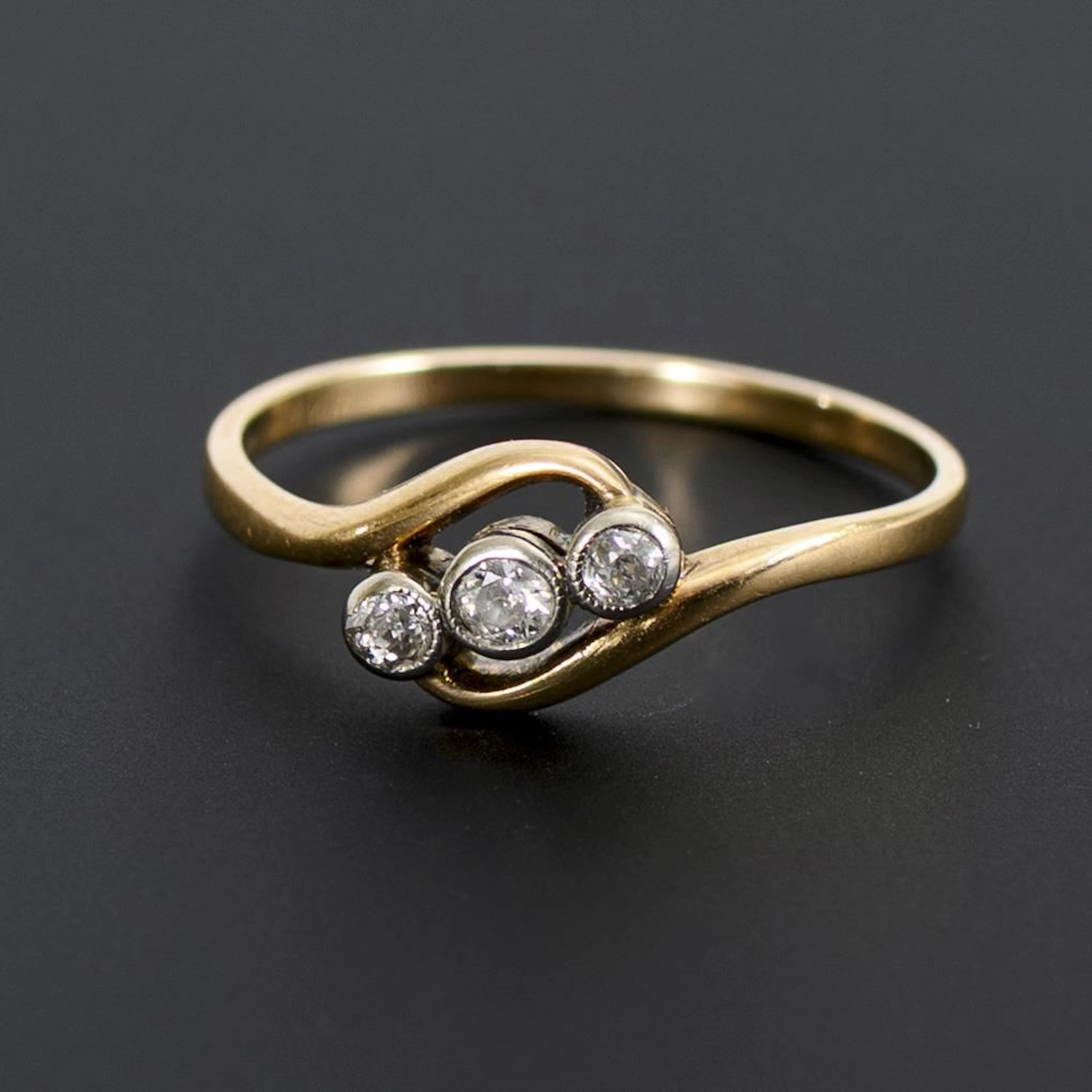 Art Nouveau ring with 3 old-cut diamonds.