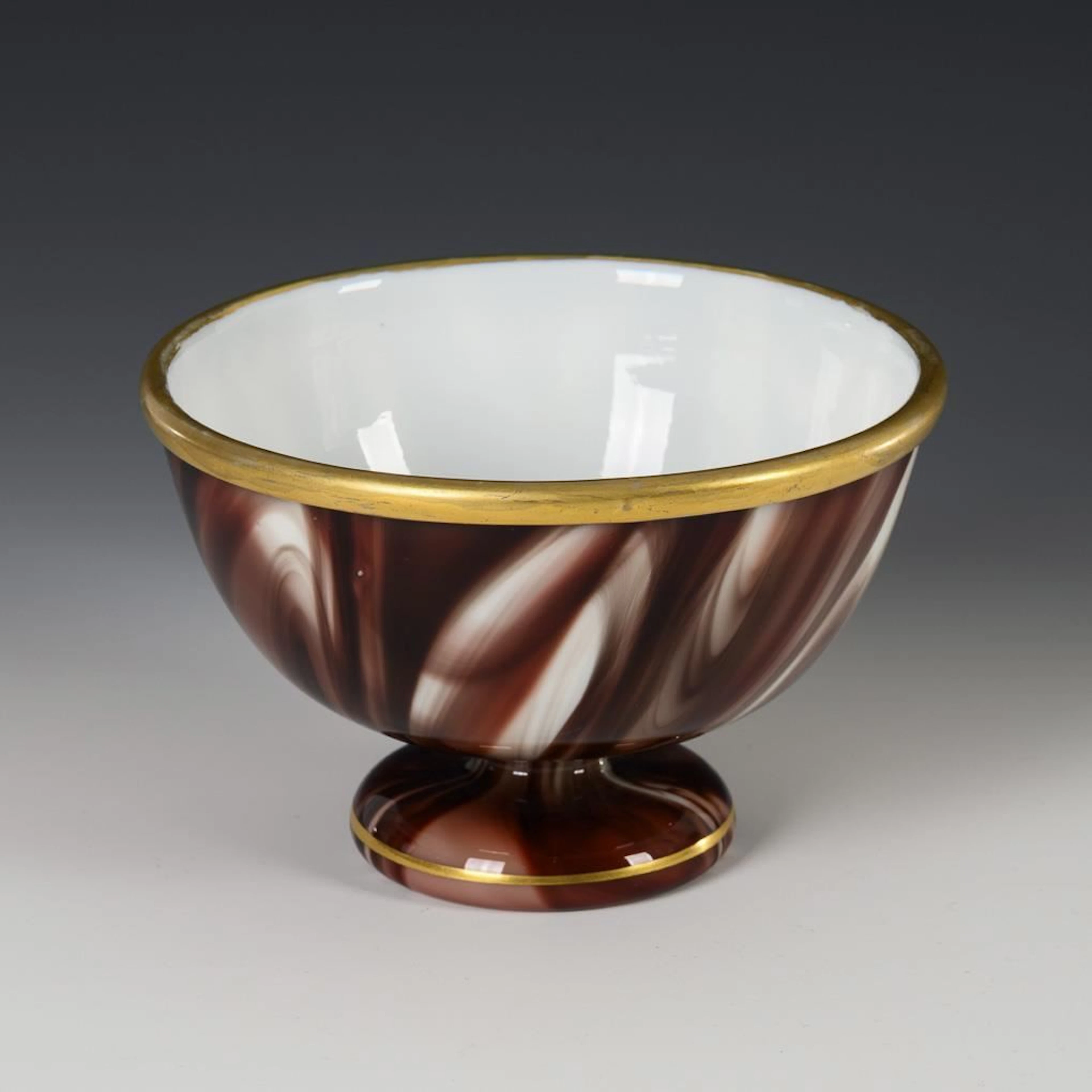 "Onyx" Bowl. Lötz.