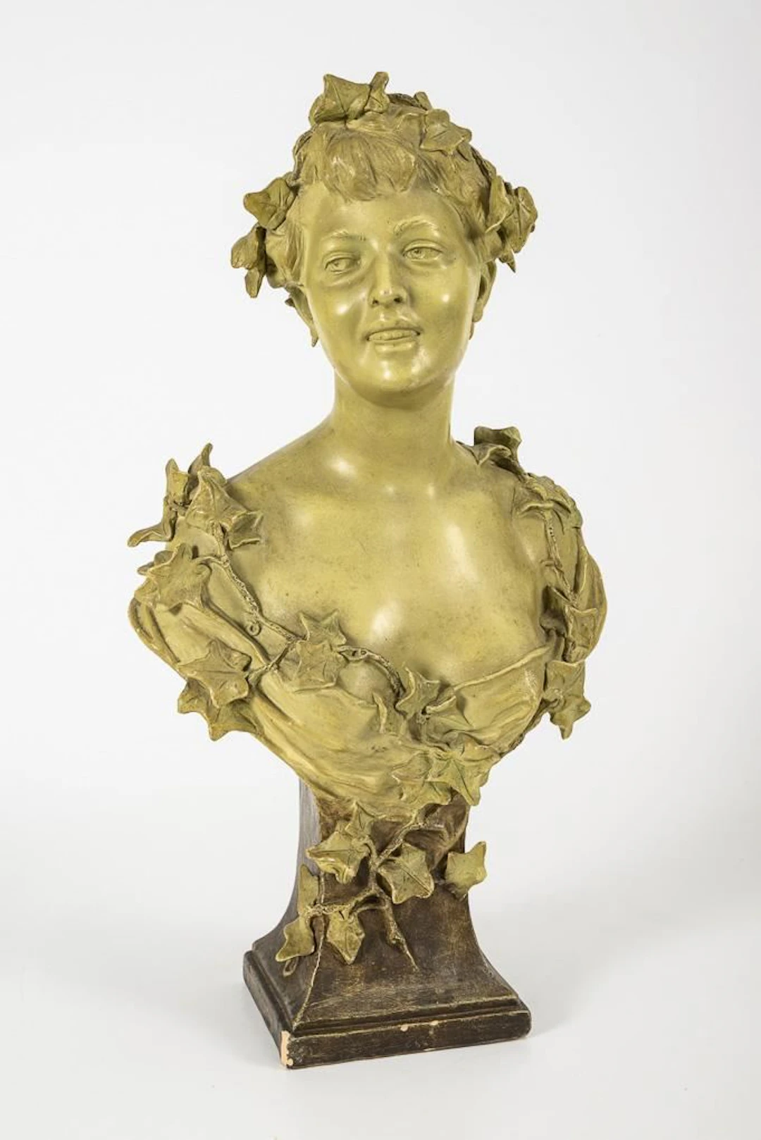 "Epheu" Bust. Vienna-based manufacturer Friedrich Goldscheider.