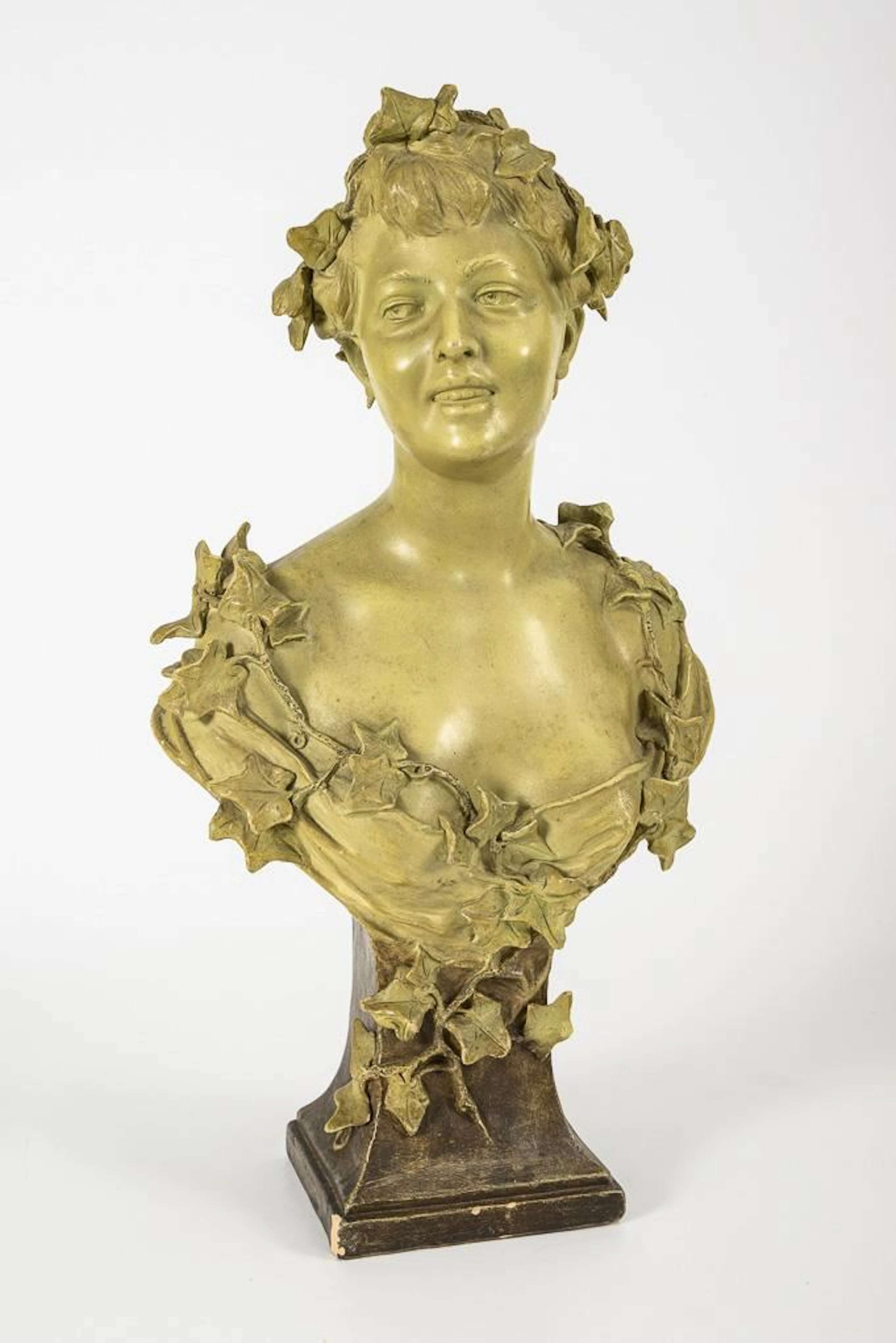 "Epheu" Bust. Vienna-based manufacturer Friedrich Goldscheider.