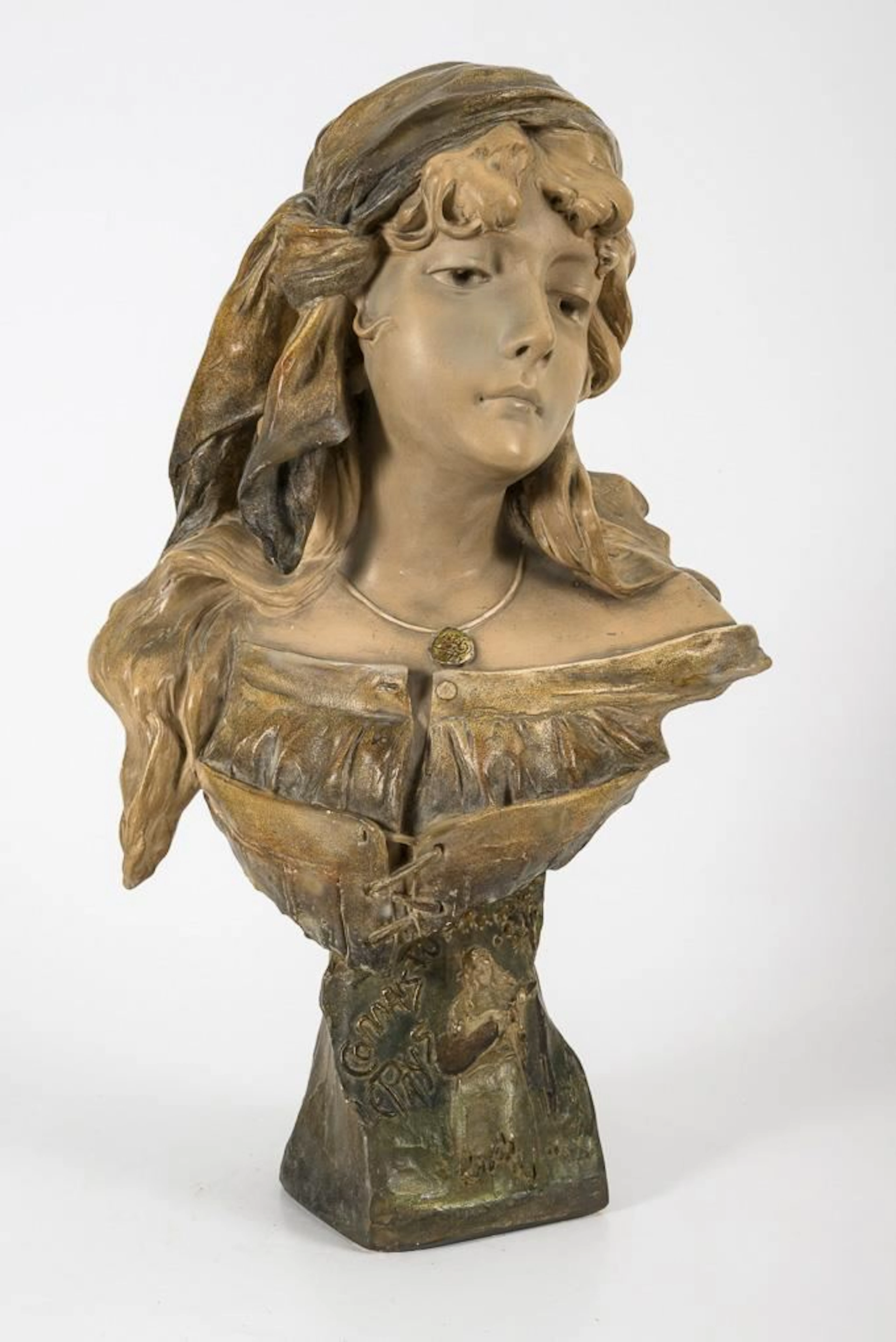 "Mignon" bust.