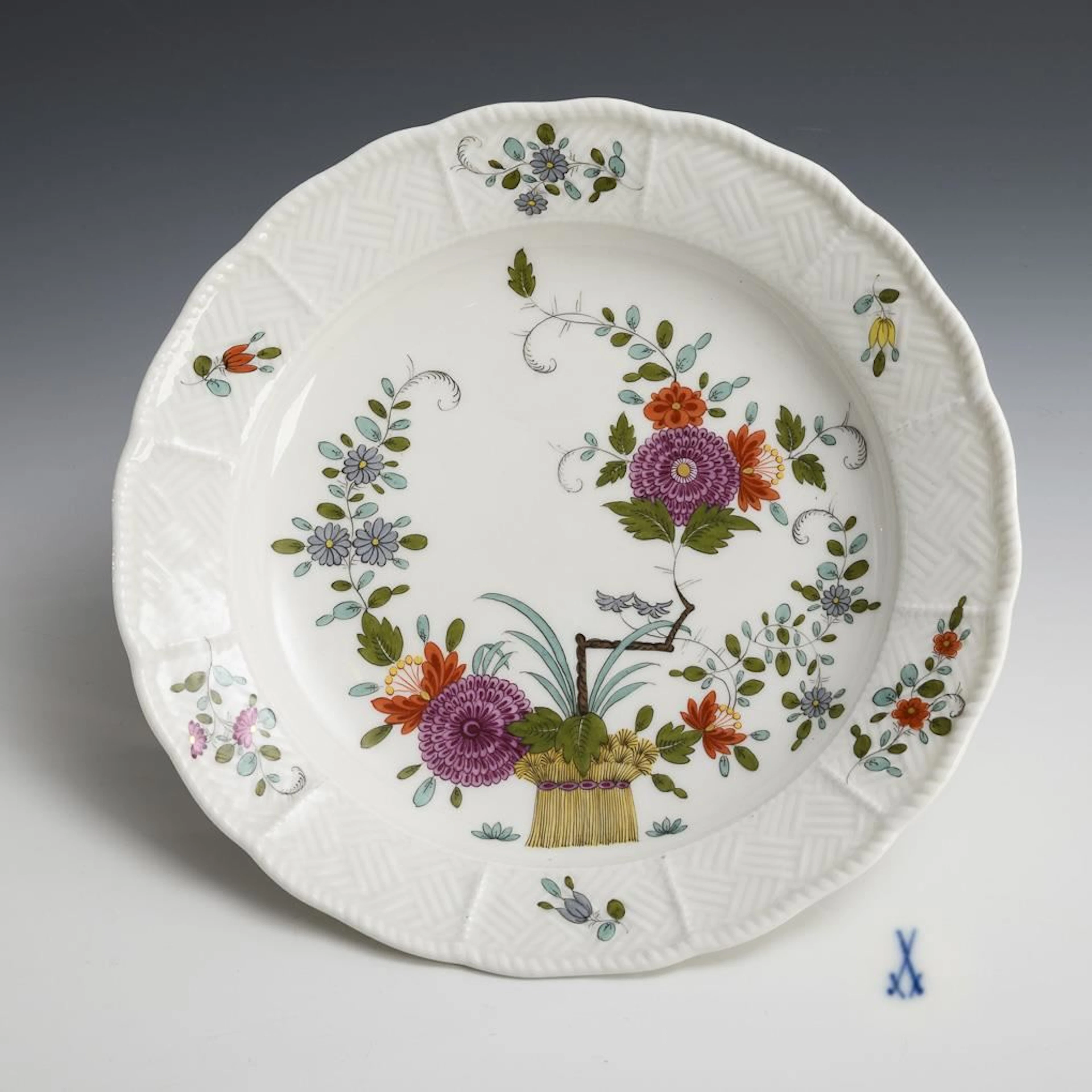Plate with a sheaf pattern. Meissen.