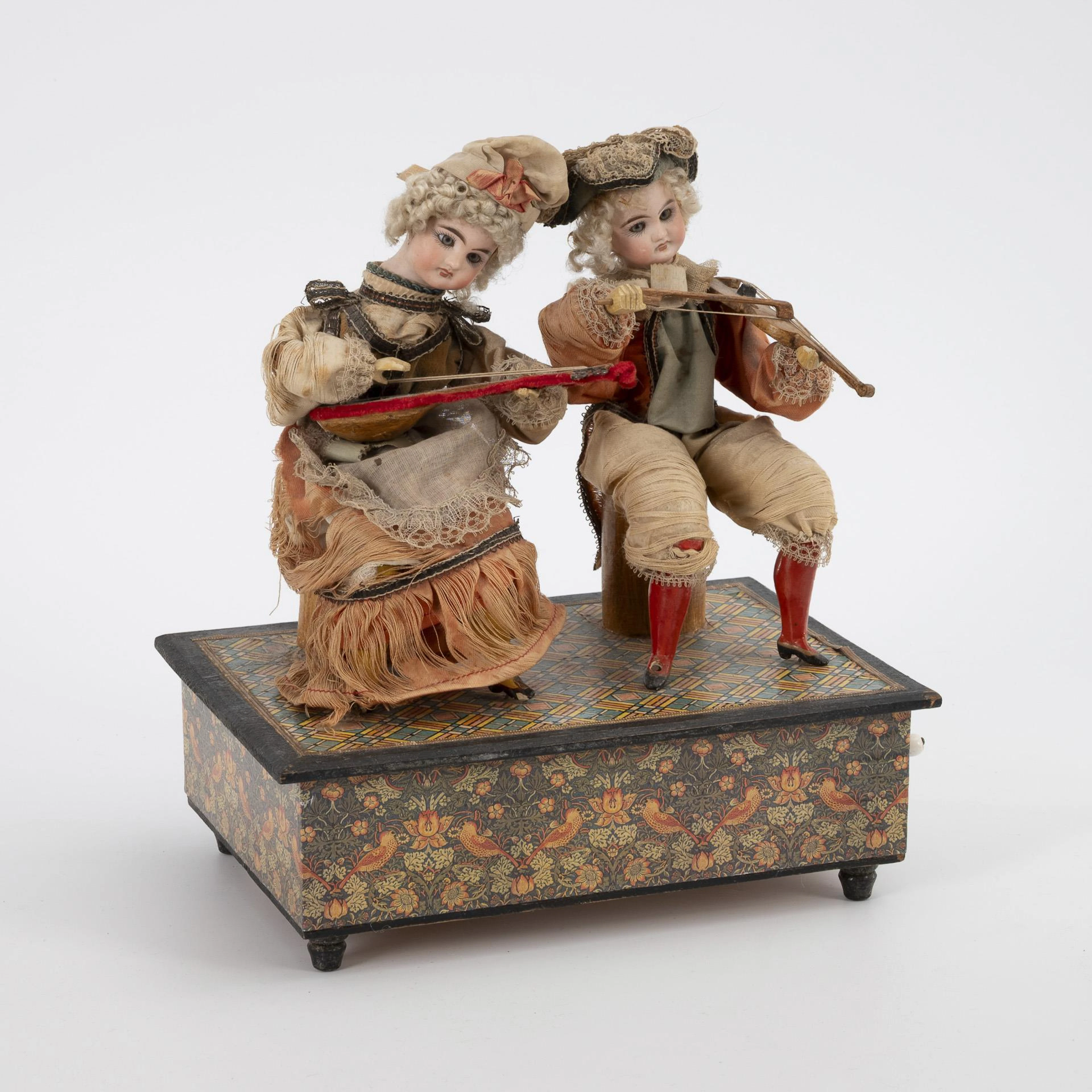 Doll machine with two music-making dolls. Zinner, Schalkau.