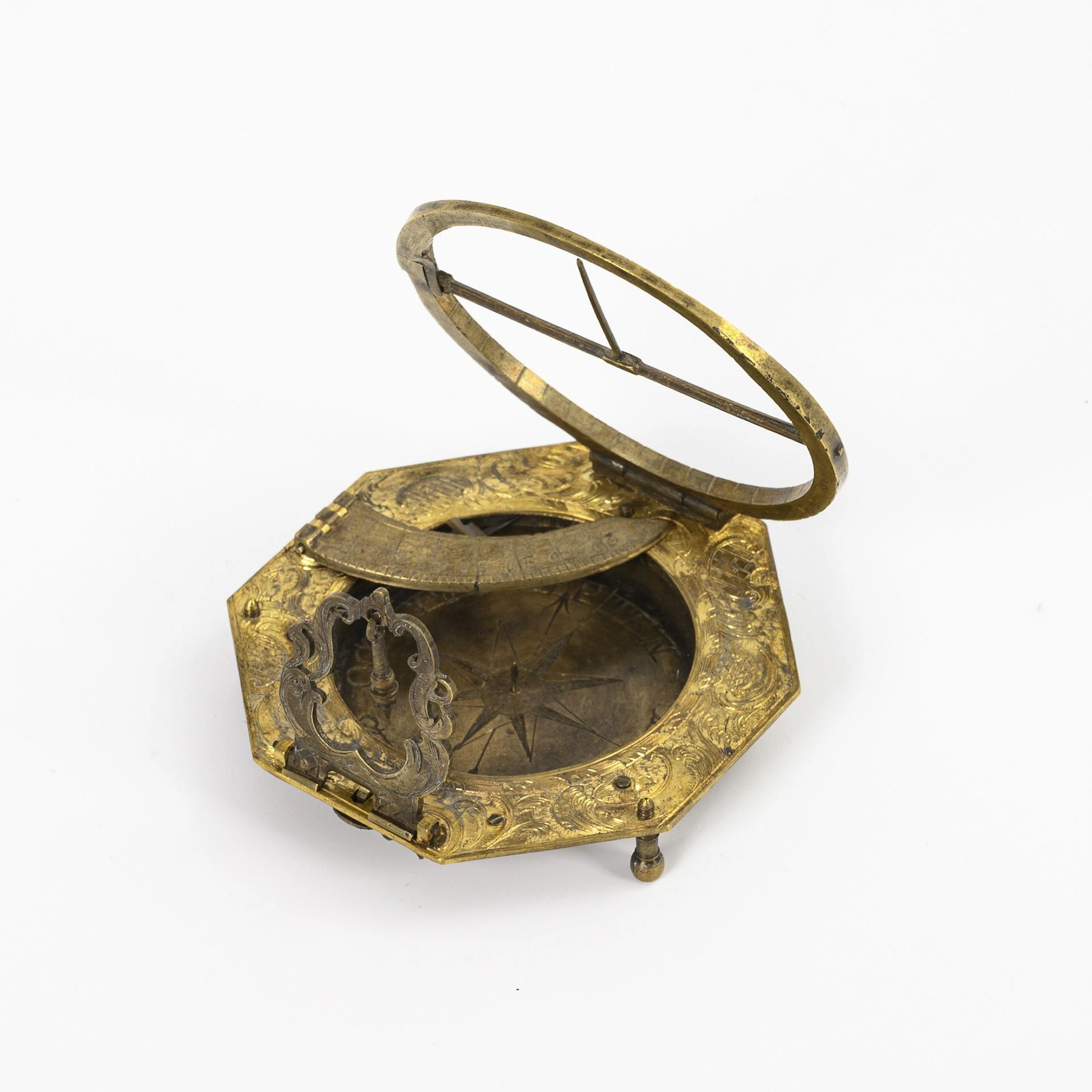 Baroque equatorial travel sundial in a baroque case.