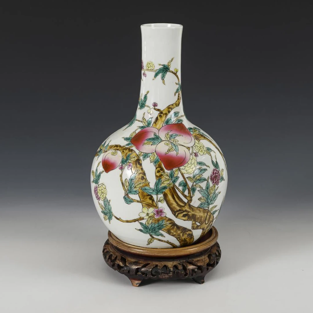 Narrow-necked vase on a pedestal, with symbols of longevity.