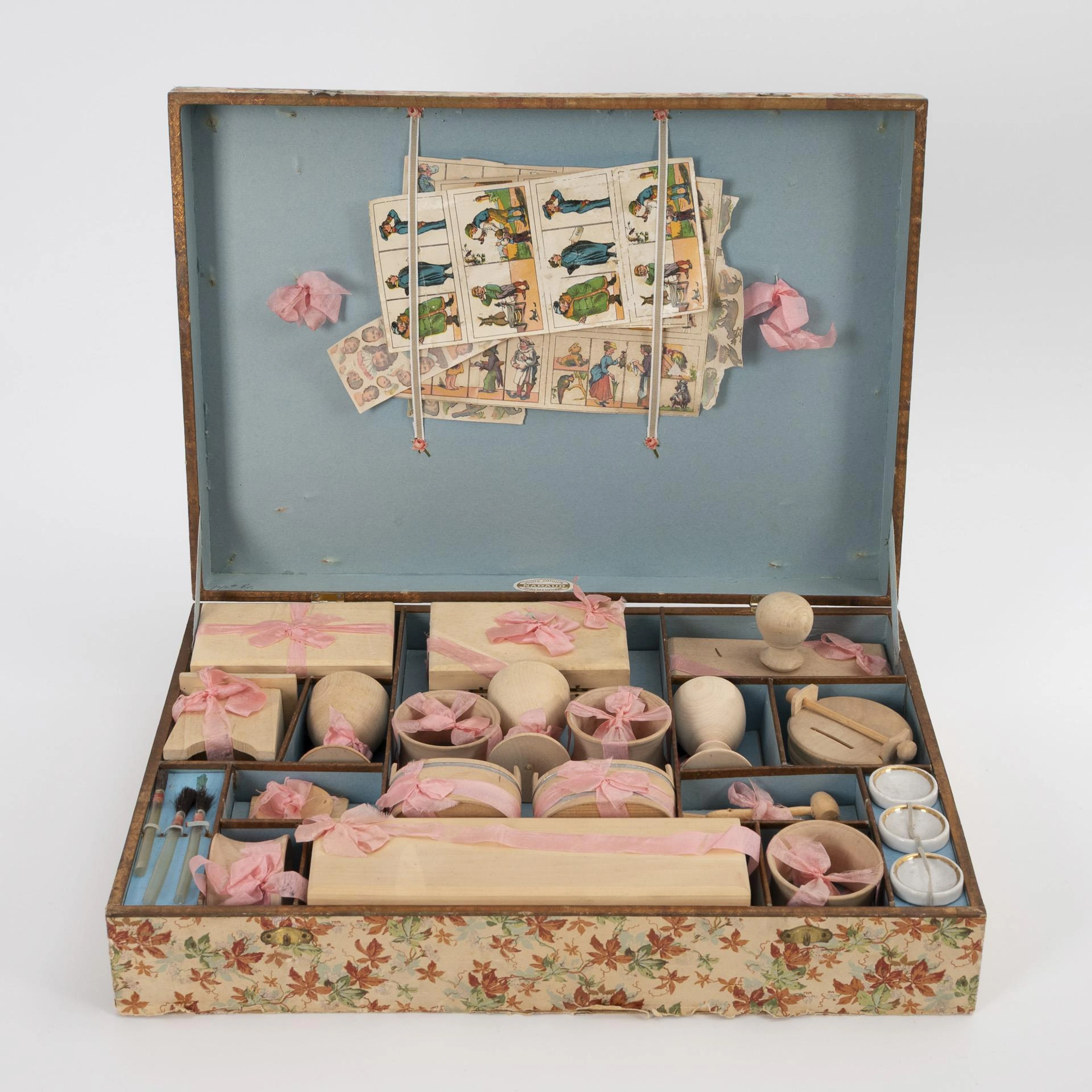 French artist's set "Decoration Artistique" in box.