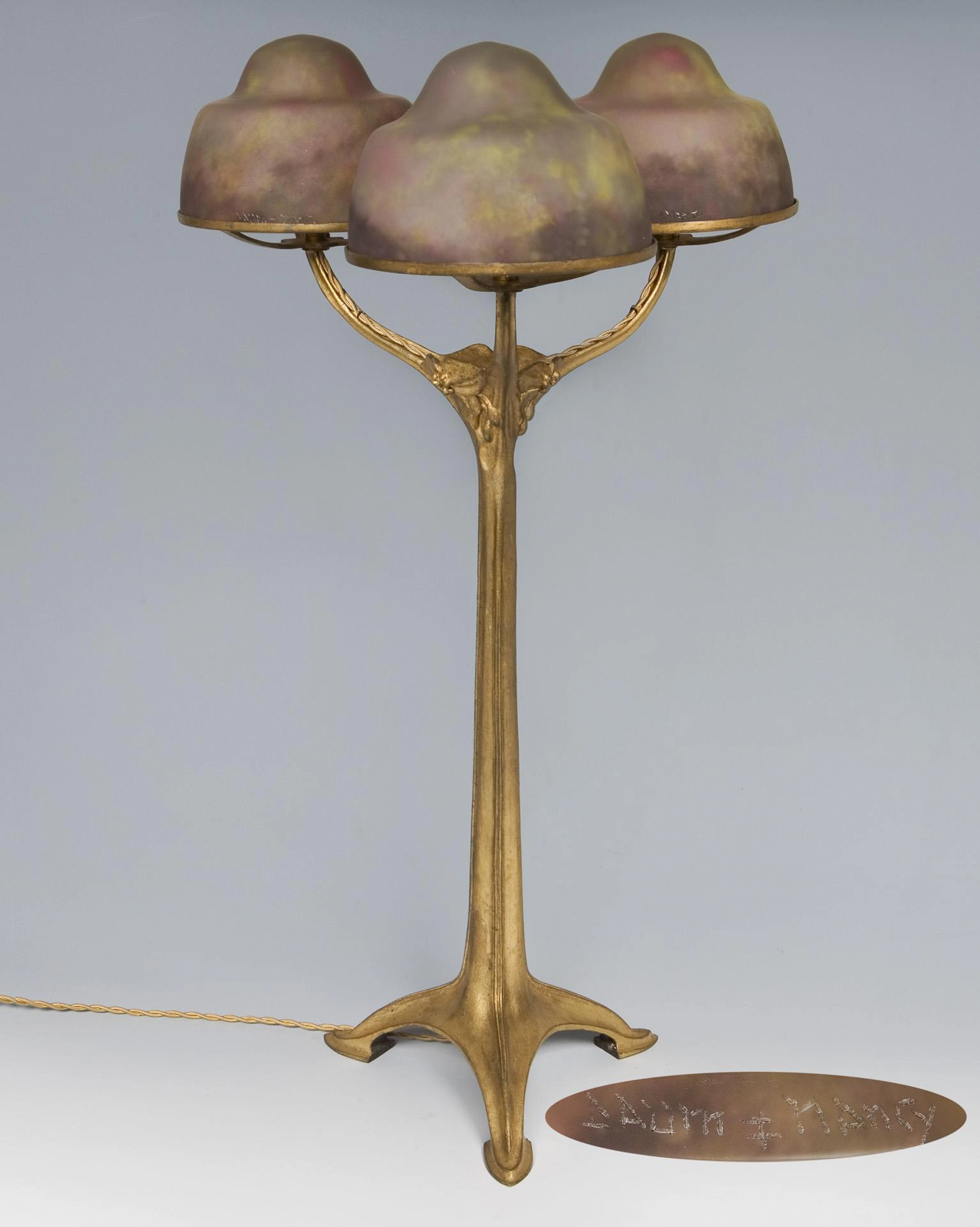 Large Art Nouveau table lamp. Daum Fréres & Louis Majorelle, Nancy.