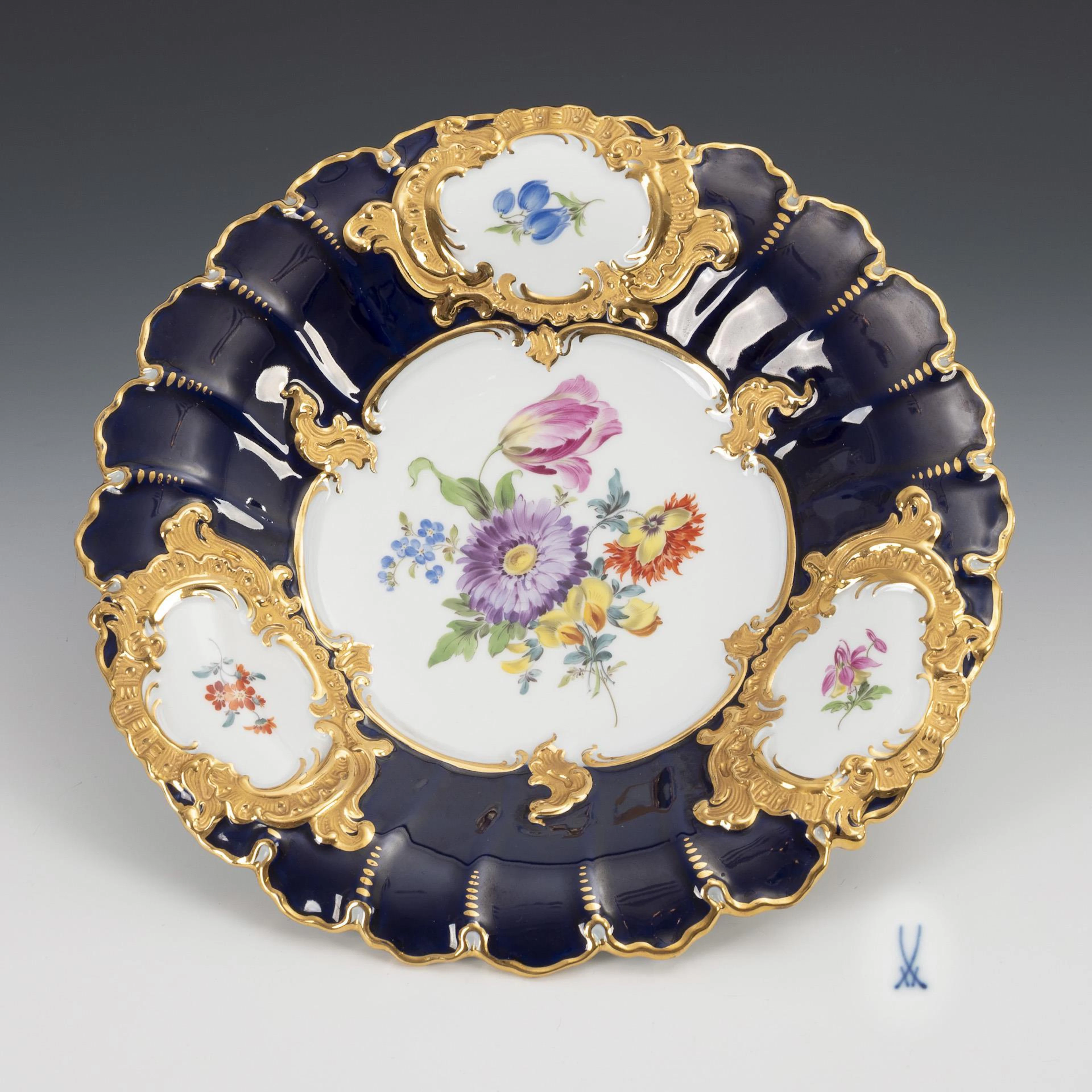 Prunk bowl with cobalt fond. Meissen.