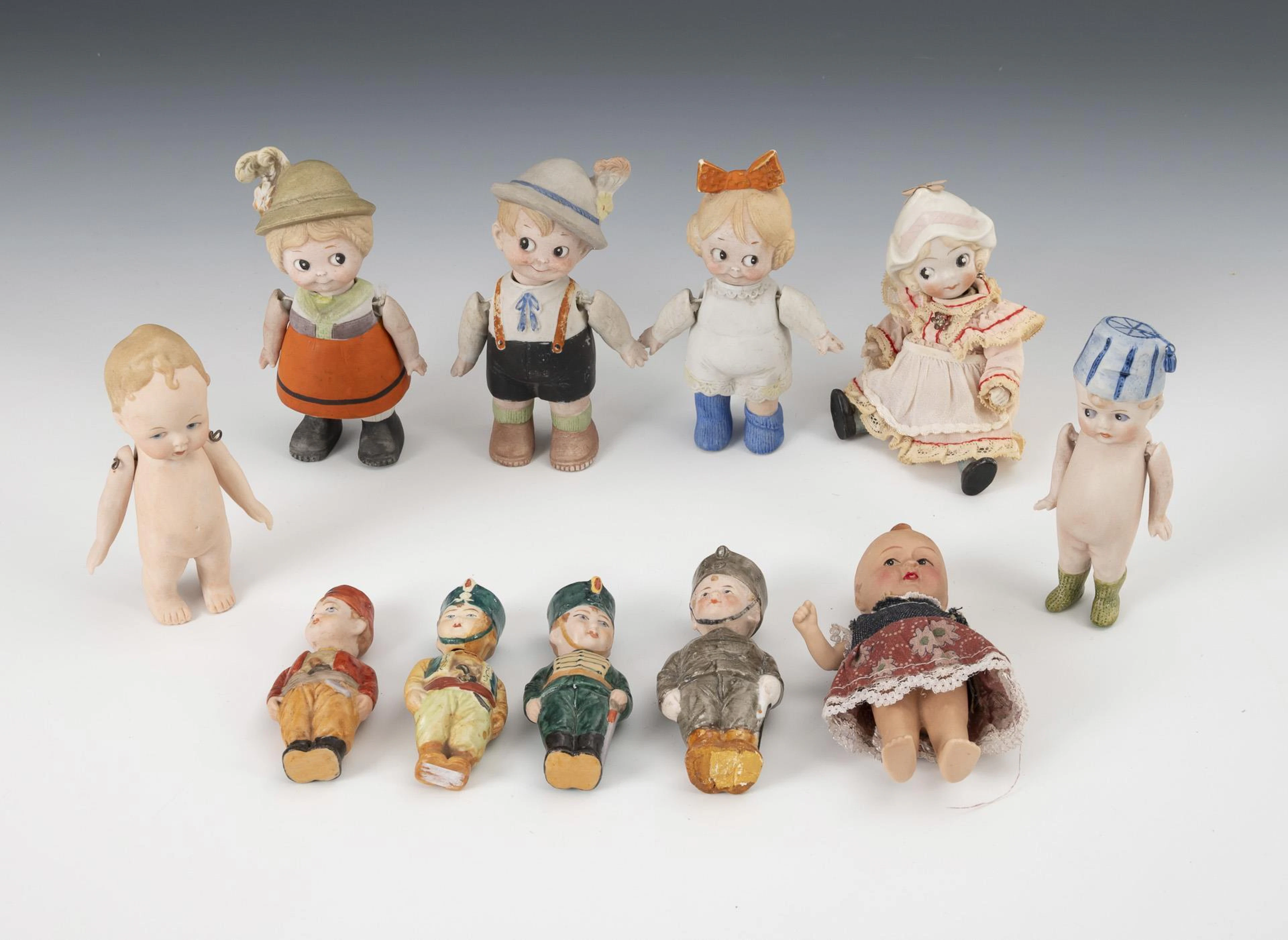 Collection of 11 cookie figurines.