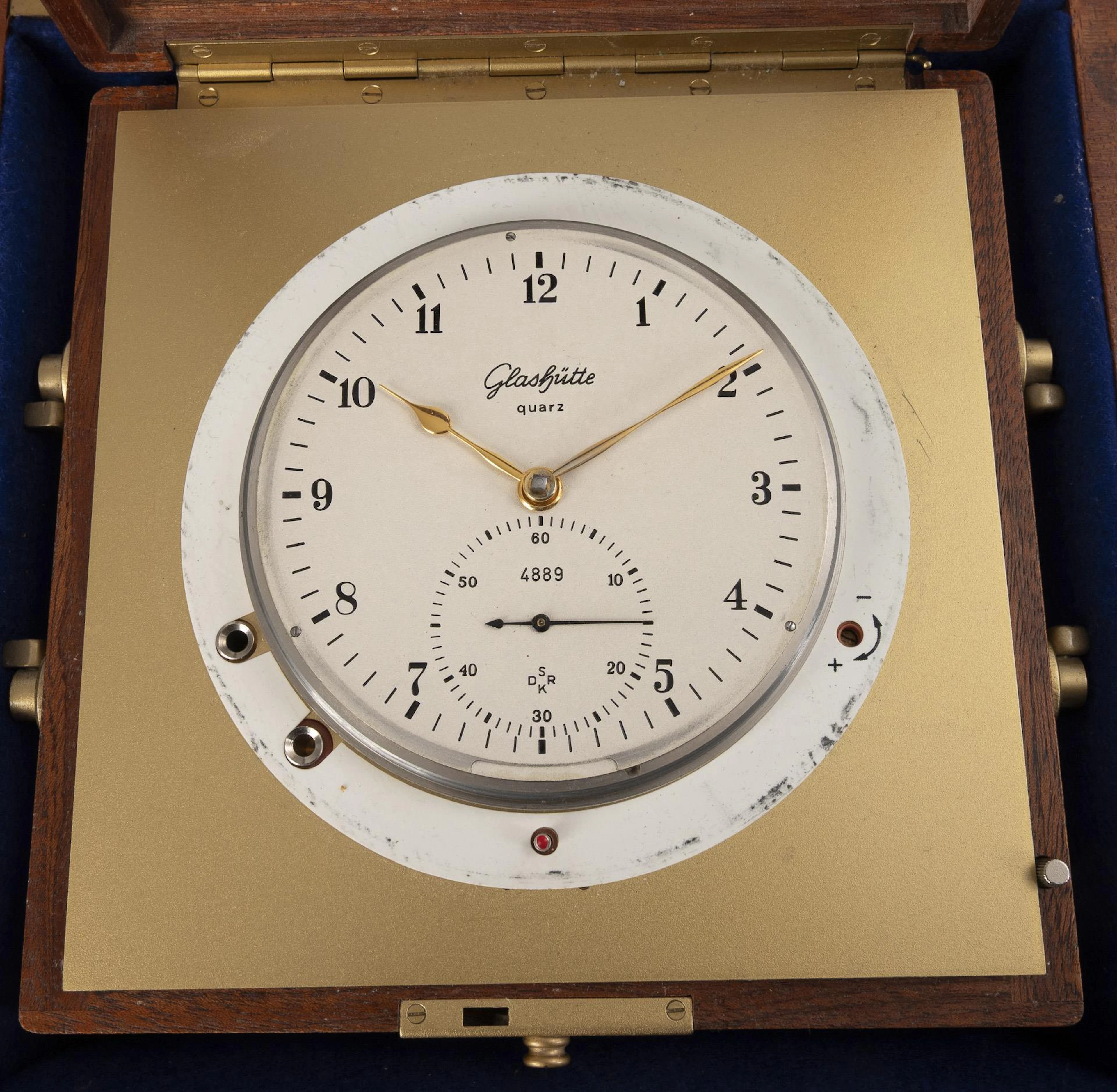"Glashütte Quarz" ship's chronometer in transport box. Glassworks.