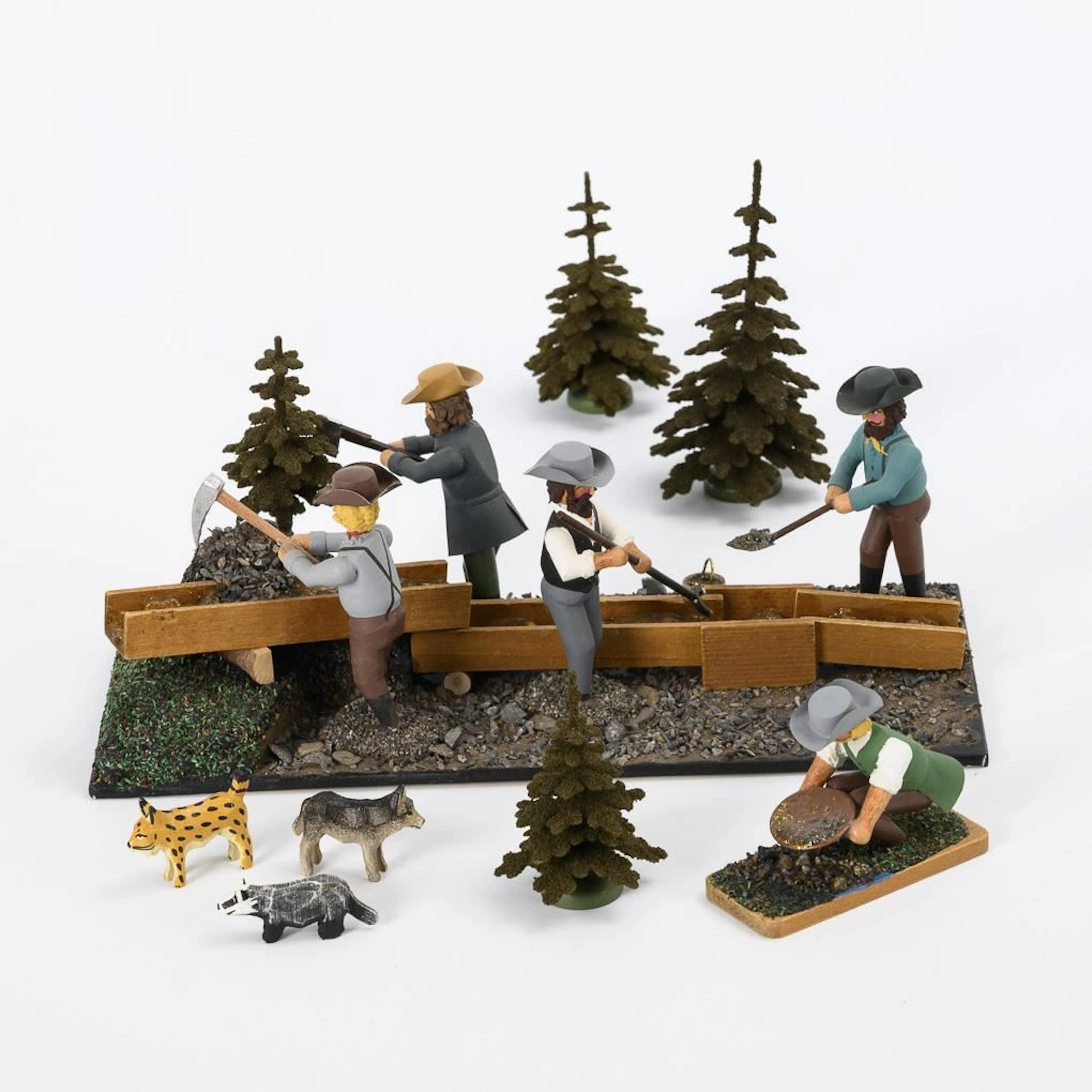 Set featuring a group of gold panners. Siegfried and Walter Werner, Seiffen.