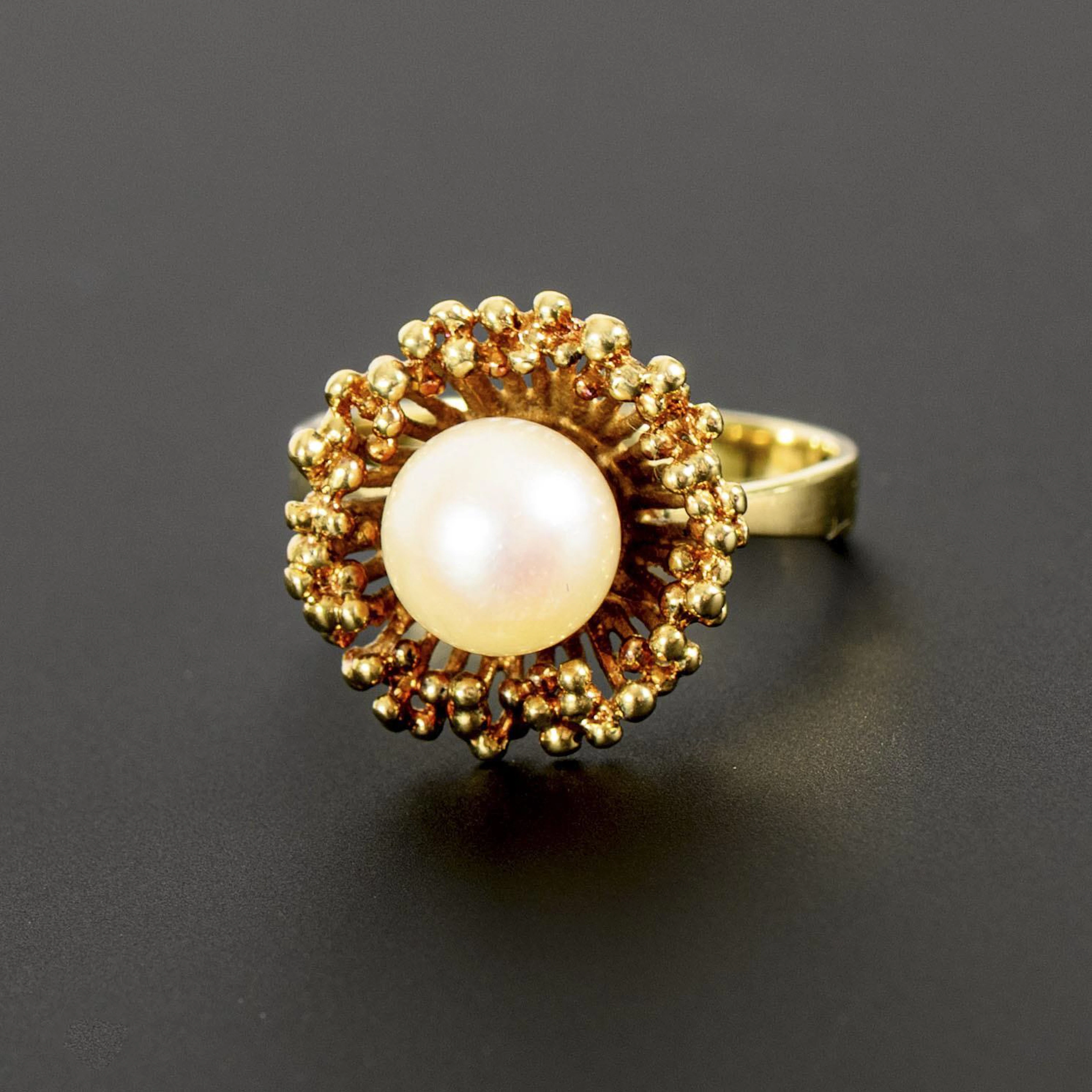 Ring with Akoya cultured pearl.