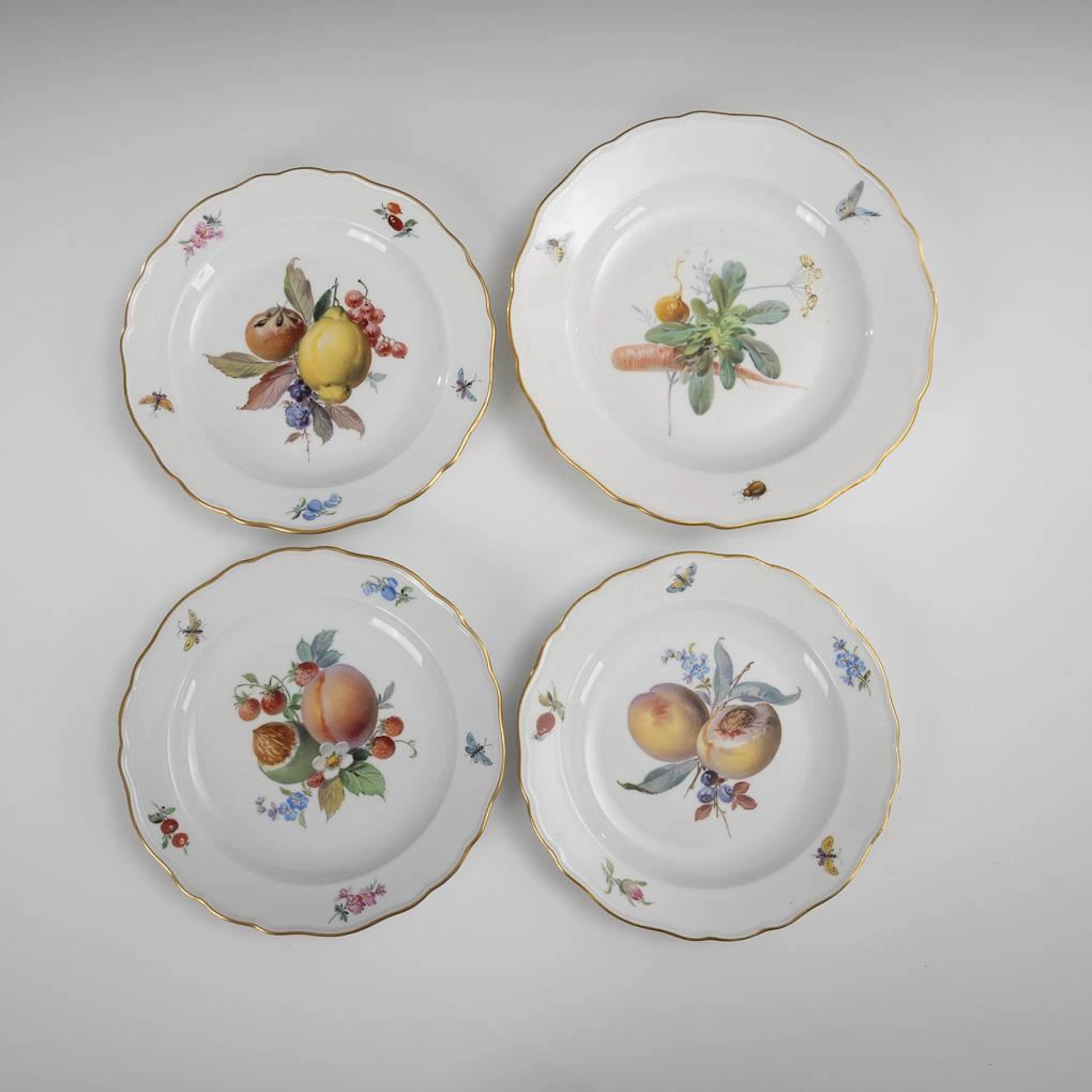 3 + 1 plates with fruit motifs. Meissen.