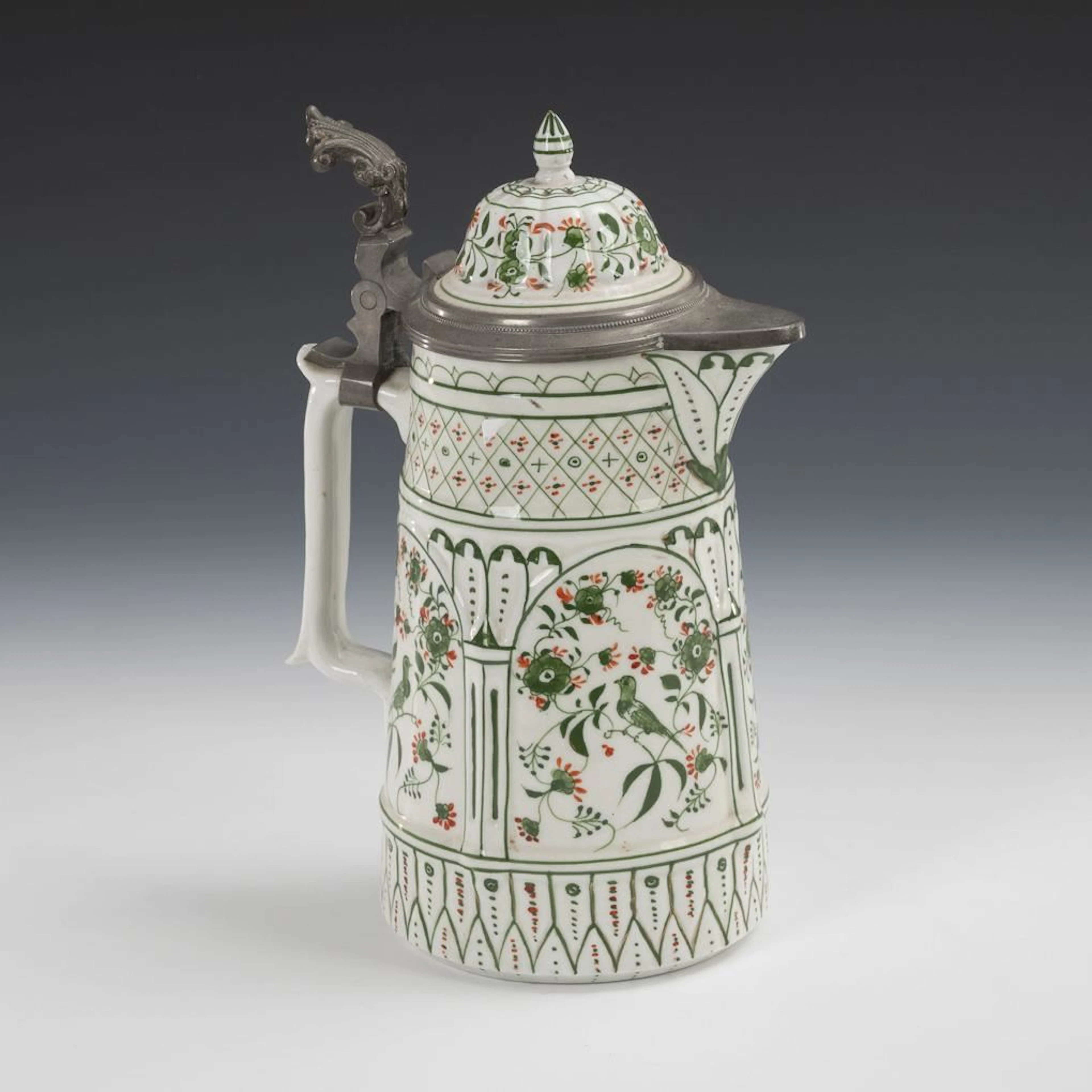 Wine jug with bird motif. Rauenstein.