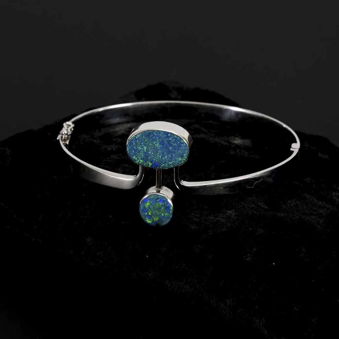 Bangle with opal doublets.