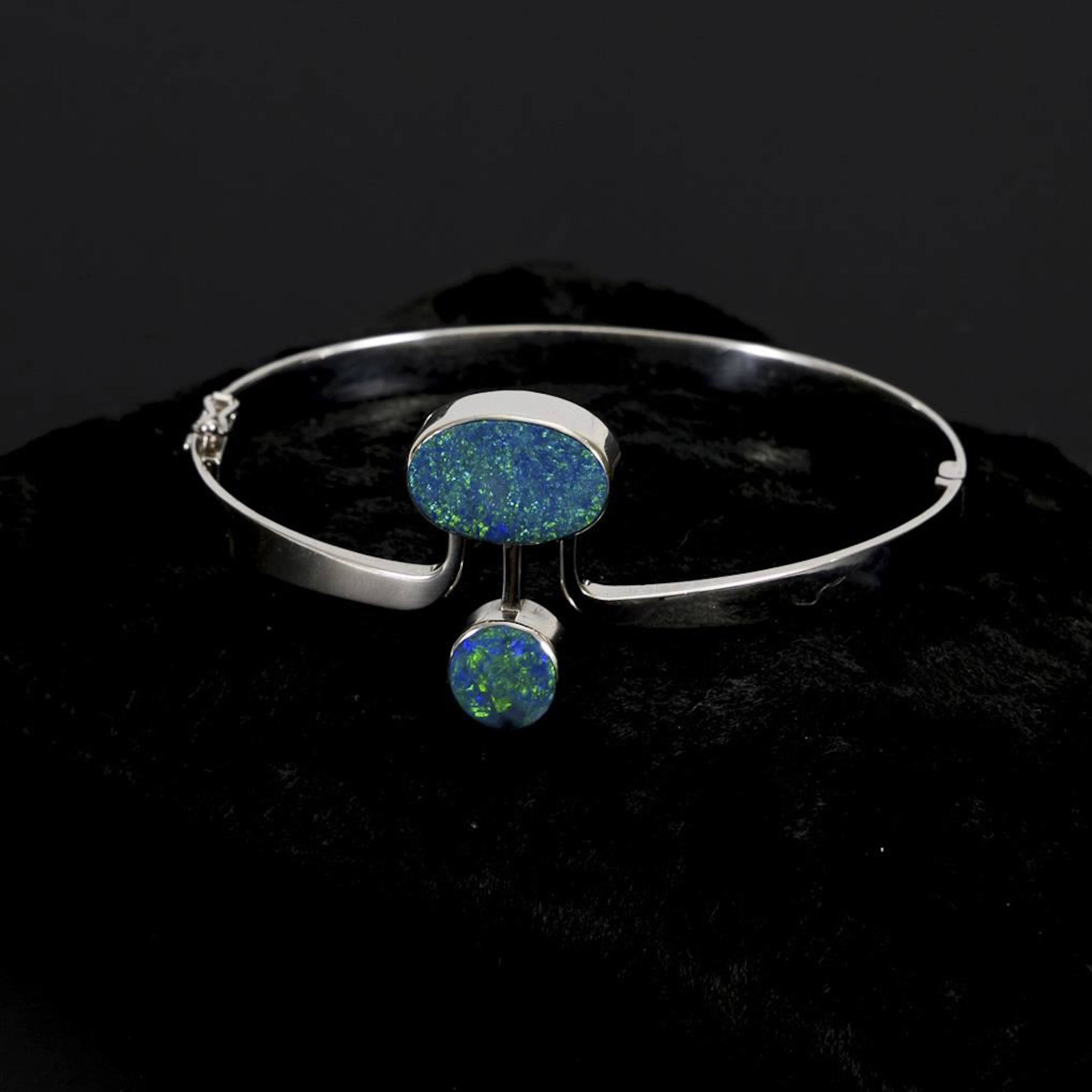 Bangle with opal doublets.
