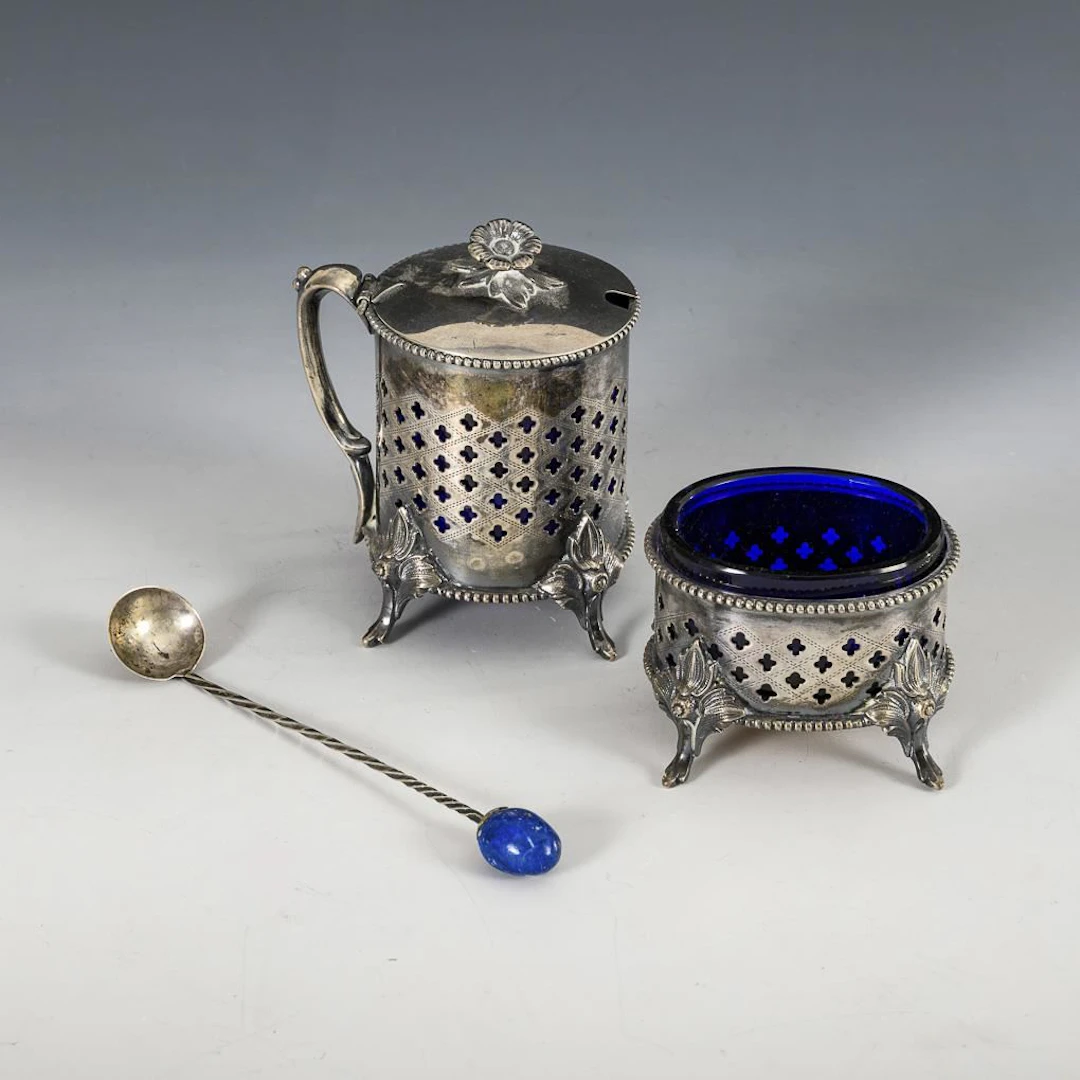 2 spice jars and 1 small spoon. Wilkens & Söhne, Bremen.
