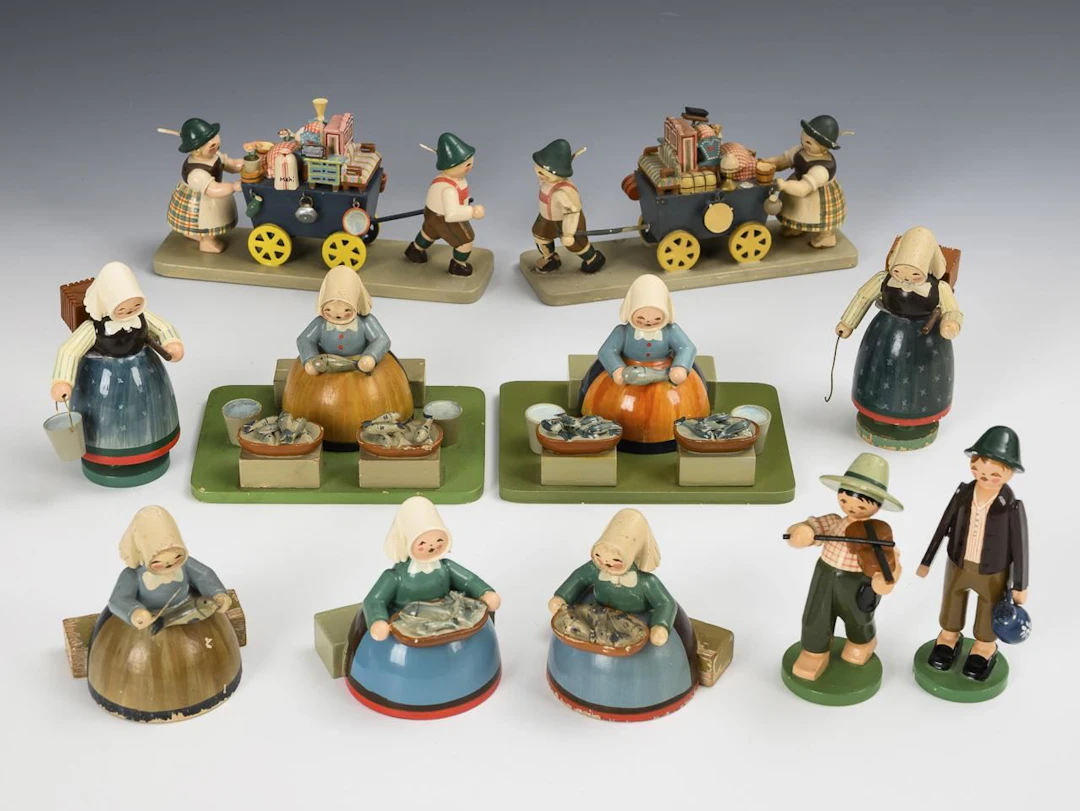 Set of 11 figurines, including fishmongers. Wendt & Kühn.