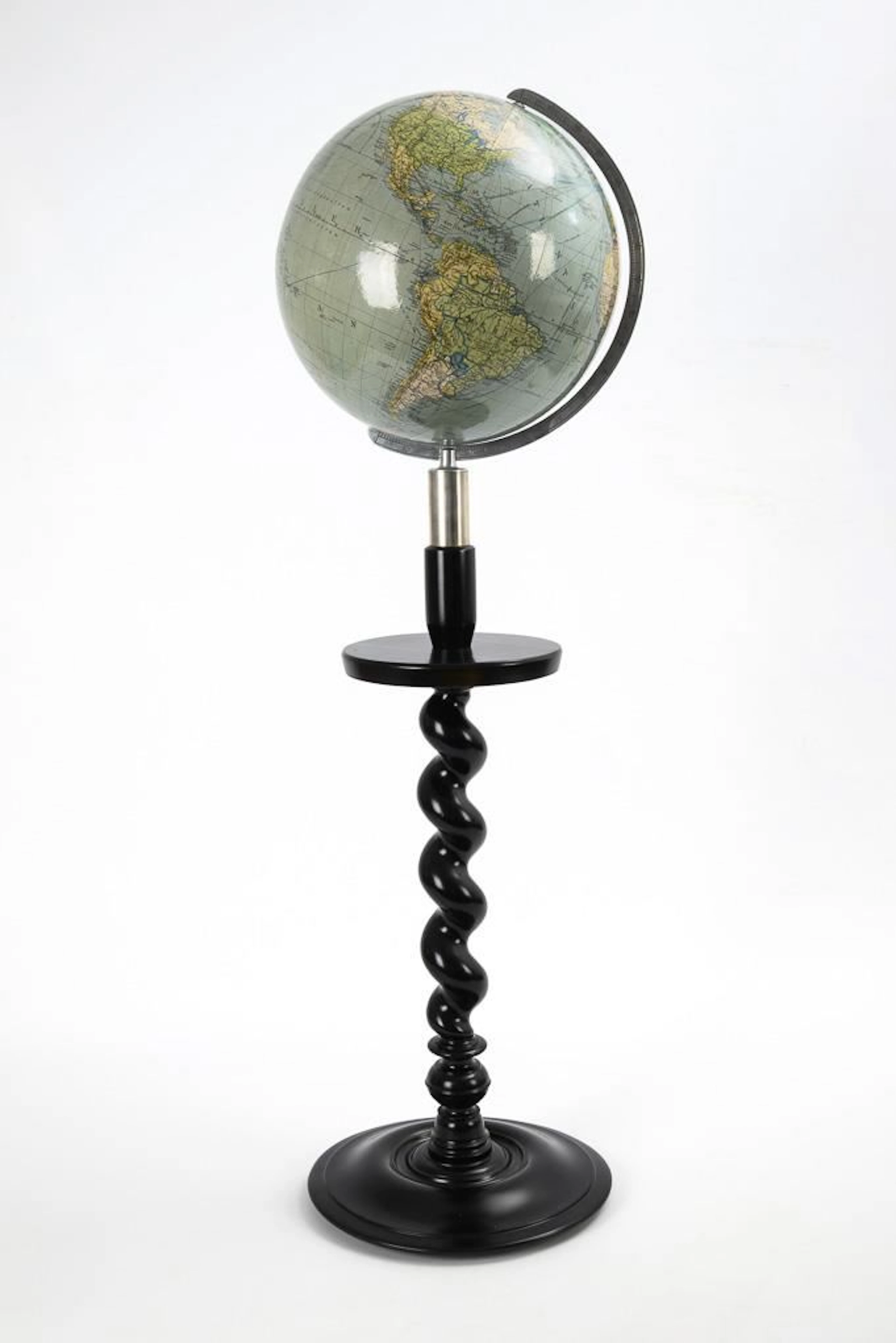 Globe on a black turned wooden base. Deutsche Buch-Gemeinschaft (DBG