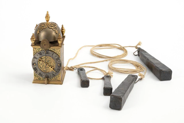 "Zappler"-type clock in the baroque style.
