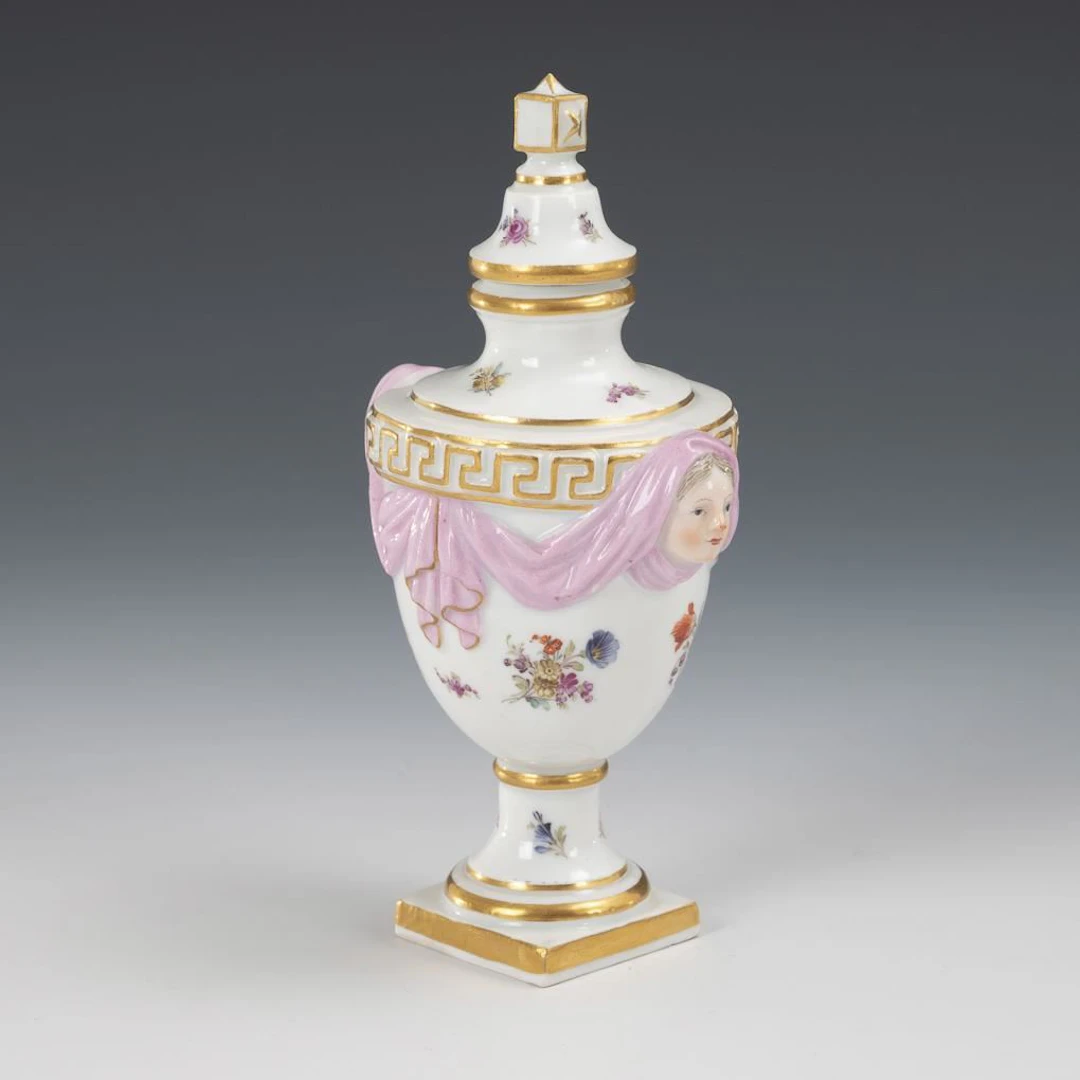 Small lidded vase with mascarone handles. Meissen.