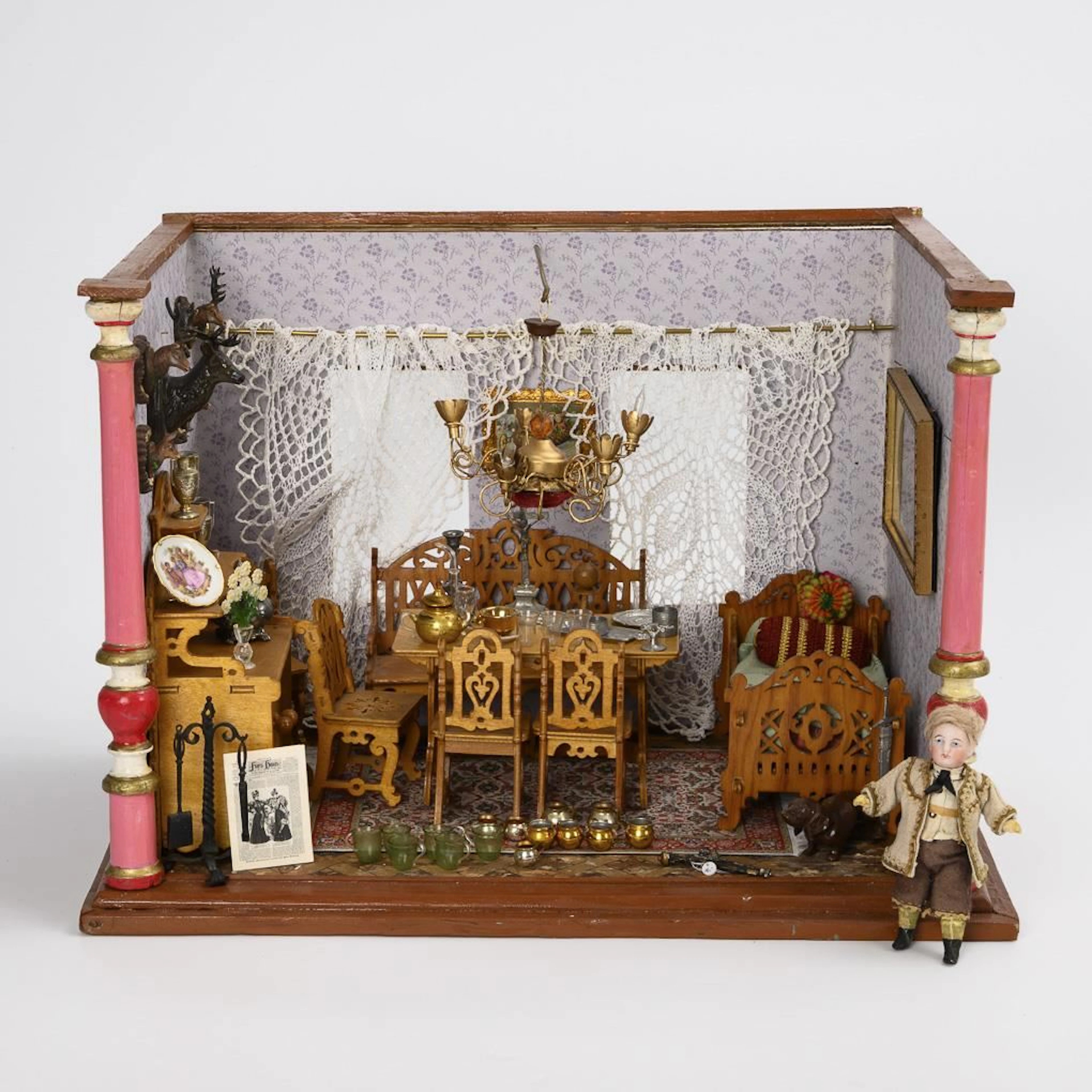 A dollhouse as a hunting room.