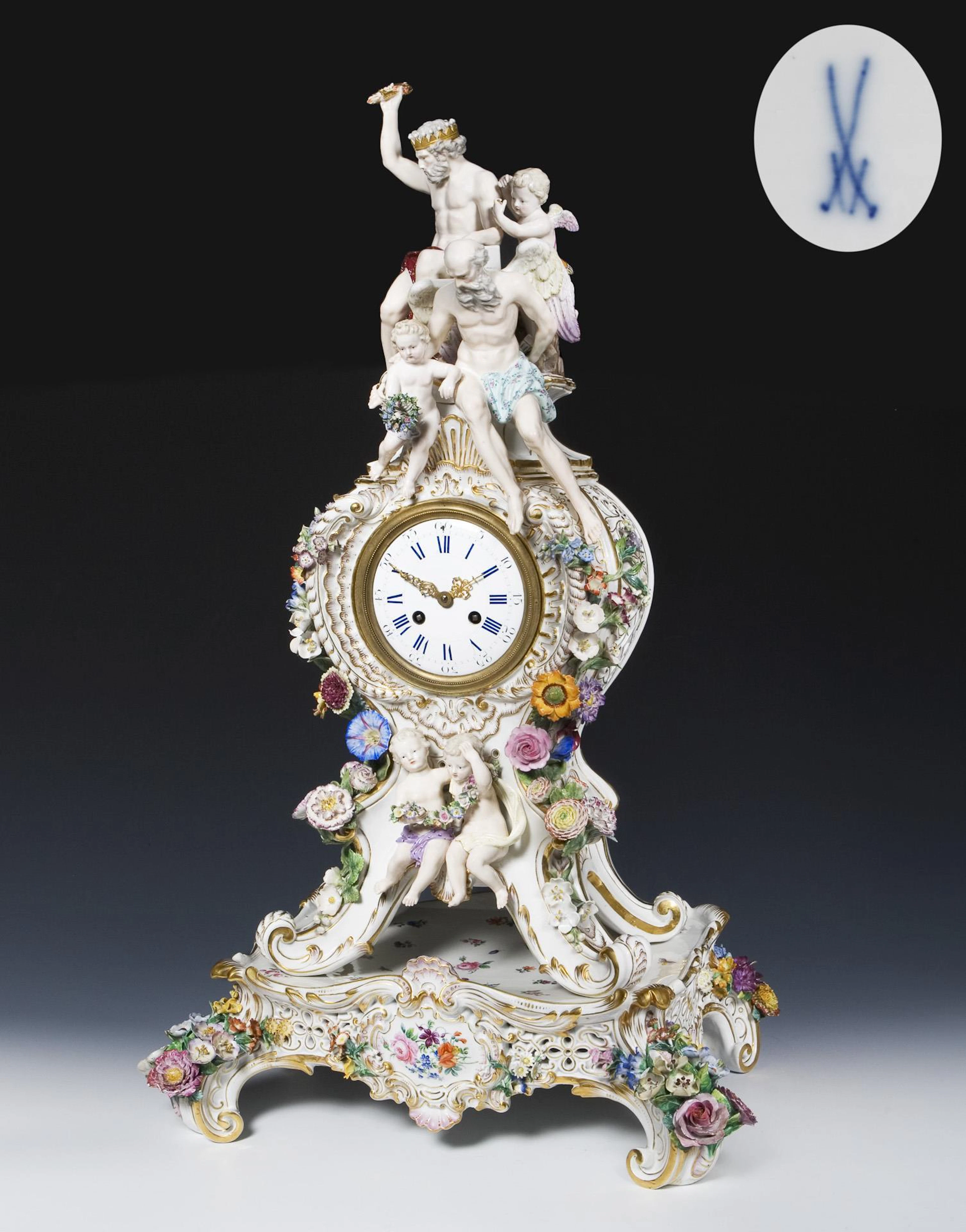 Large clock case with Jupiter, Chronos and cupids on a pedestal. Meissen.