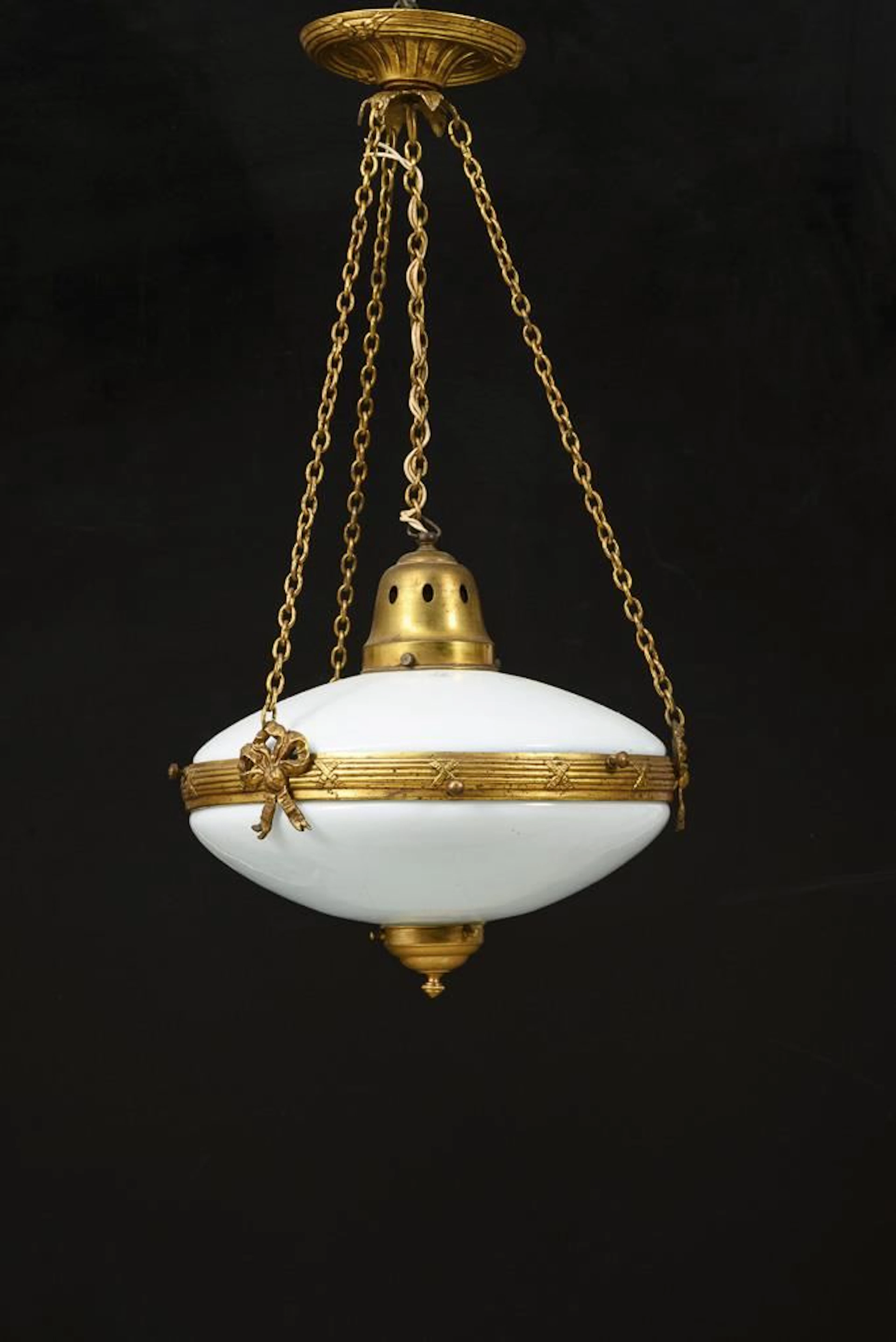 Empire-style ceiling lamp.