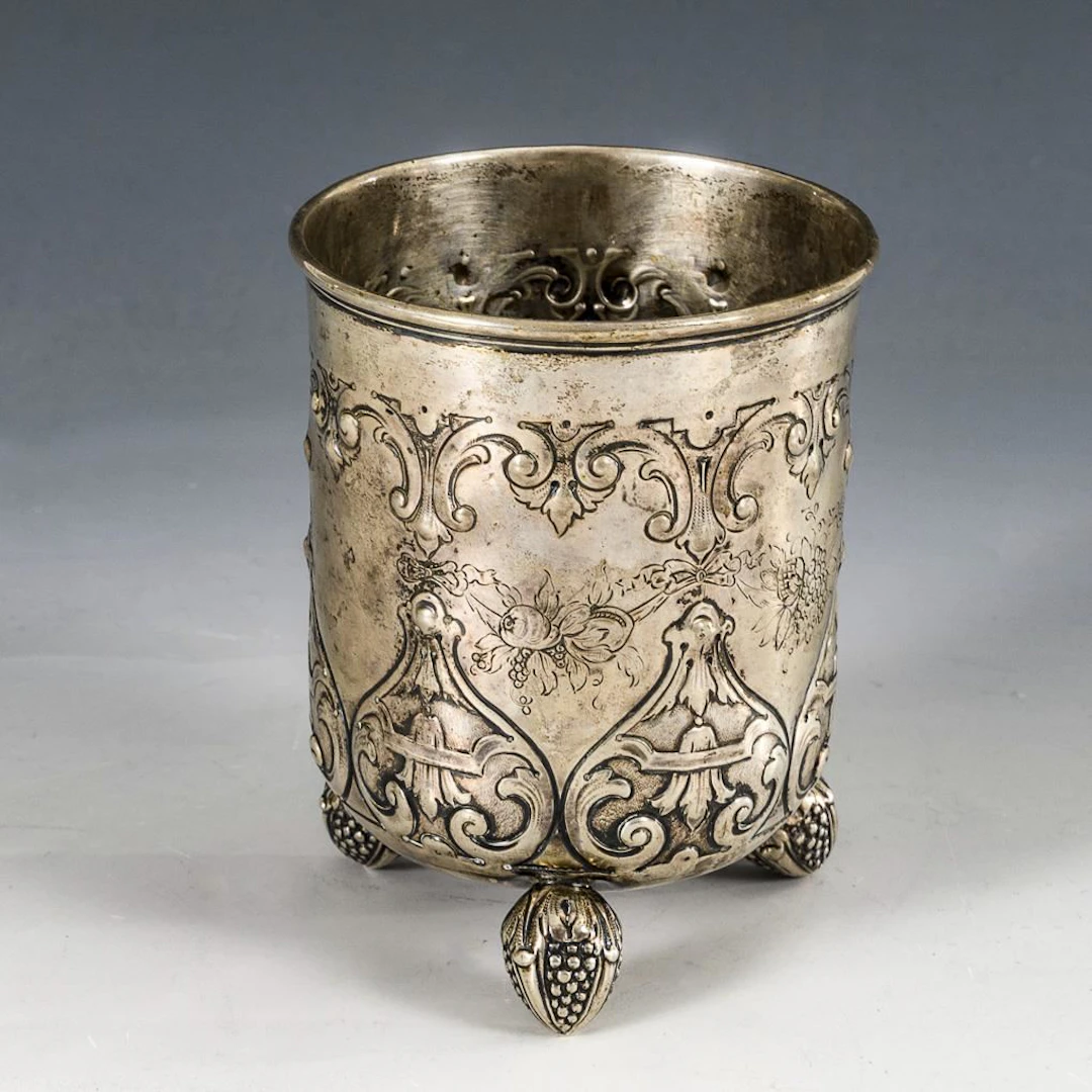Silver ball-footed cup. J.D. Schleissner & Söhne, Hanau.