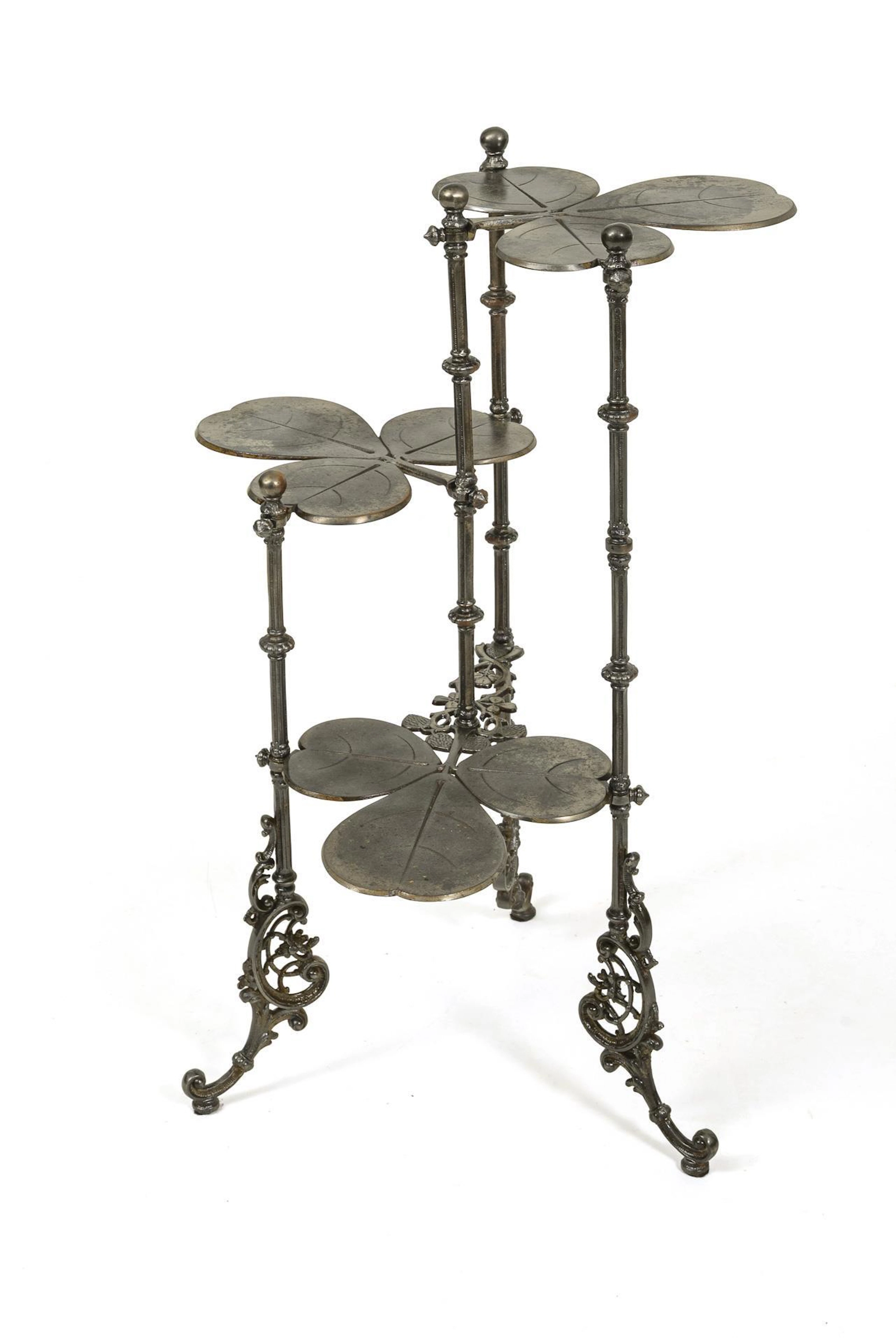 Art Nouveau iron étagère. Eisenwerk L. Meyer jun. & Co. AG, Harzgerode.