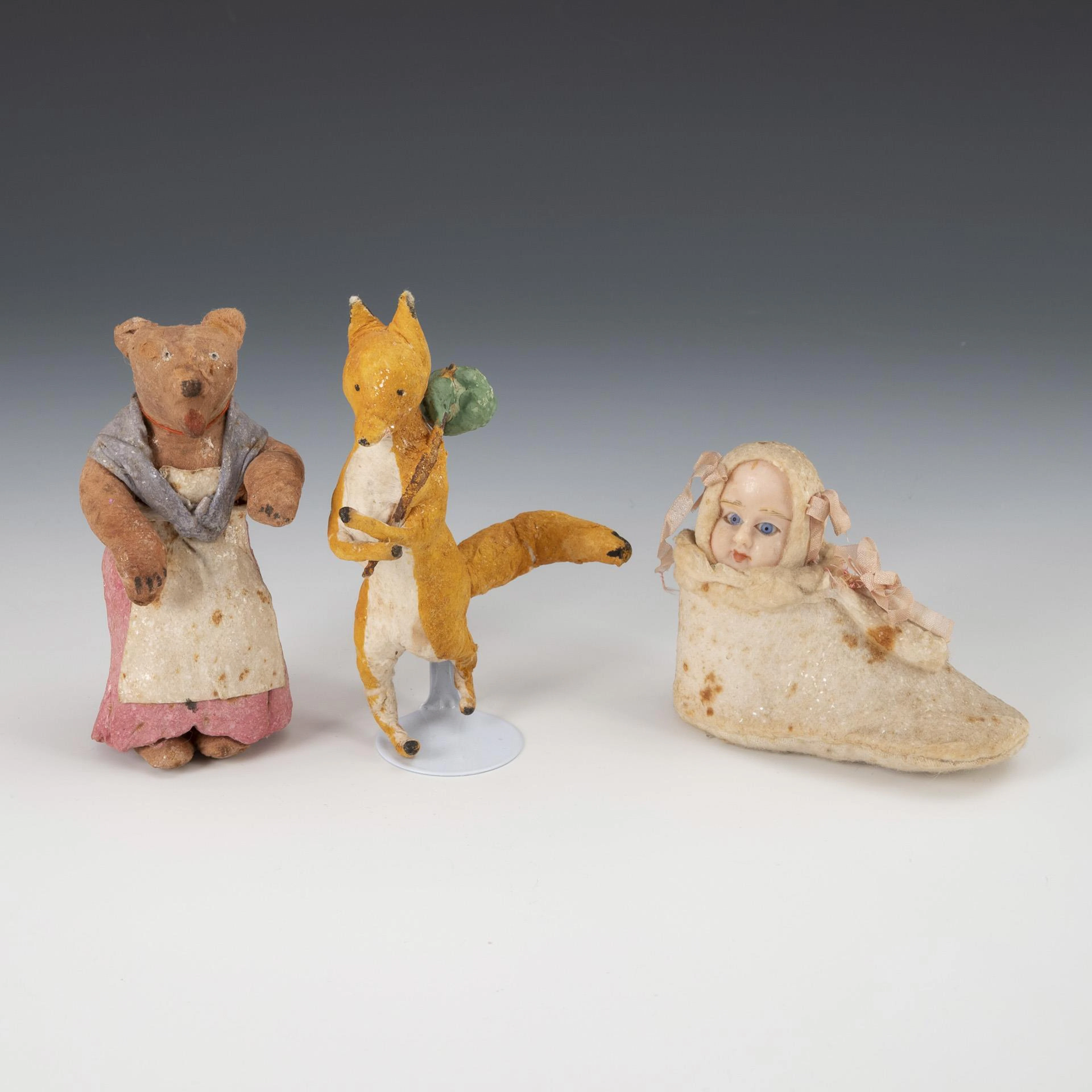 3 absorbent cotton figures for the Christmas tree.