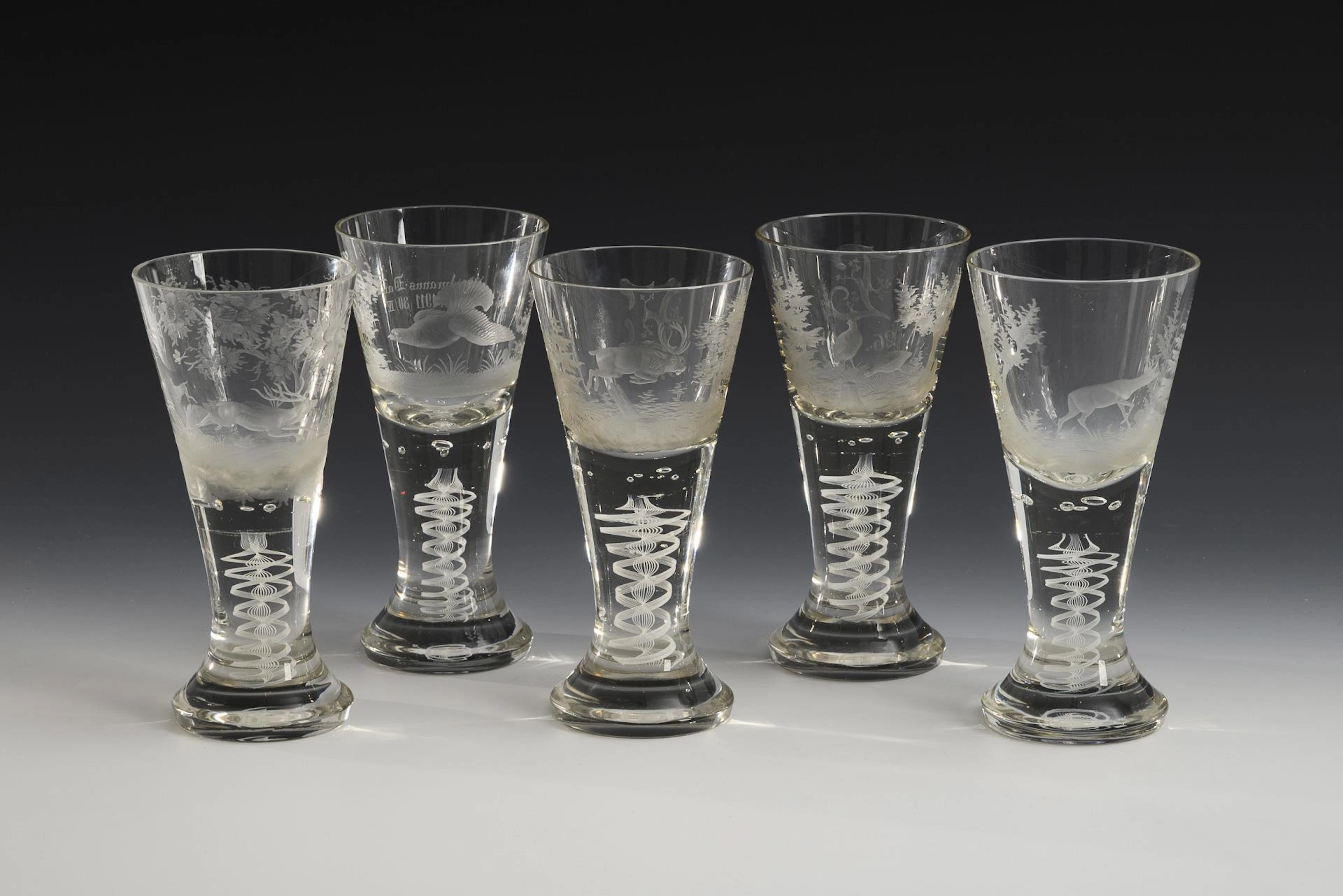 5 thread glasses with hunting motif. Josephinenhütte.