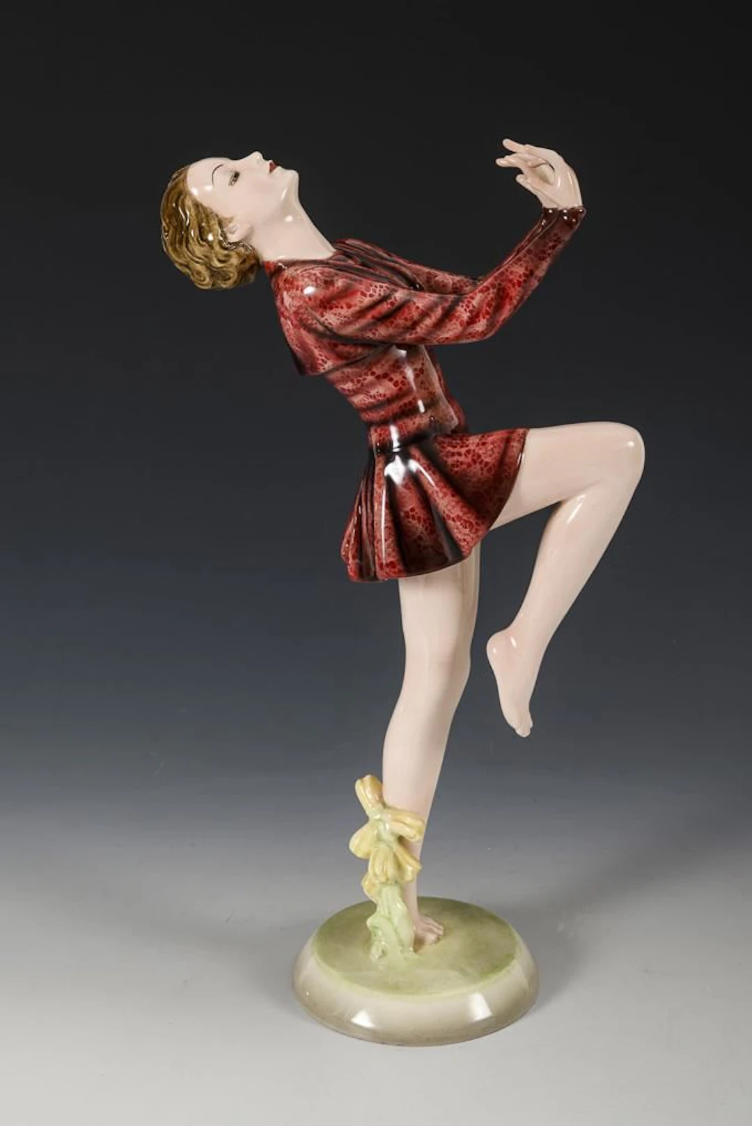 "Dreiklang" figurine. Vienna-based manufacturer Friedrich Goldscheider.