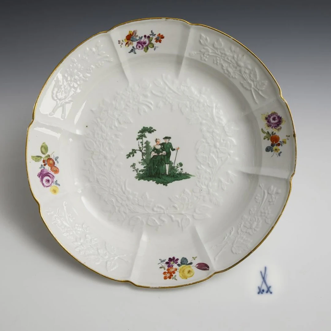 Baroque vegetable plate with copper-green decoration. Meissen.