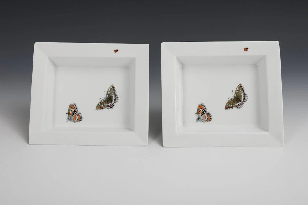 2 bowls with butterfly motifs. Meissen.