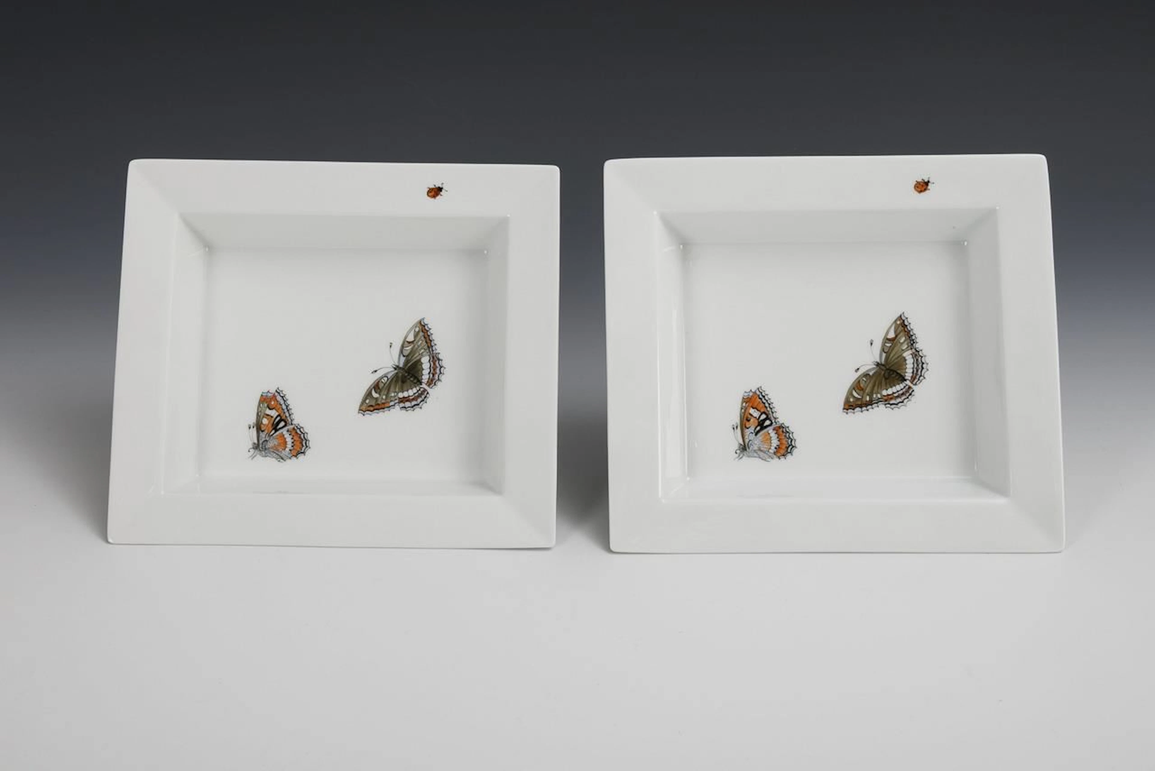 2 bowls with butterfly motifs. Meissen.