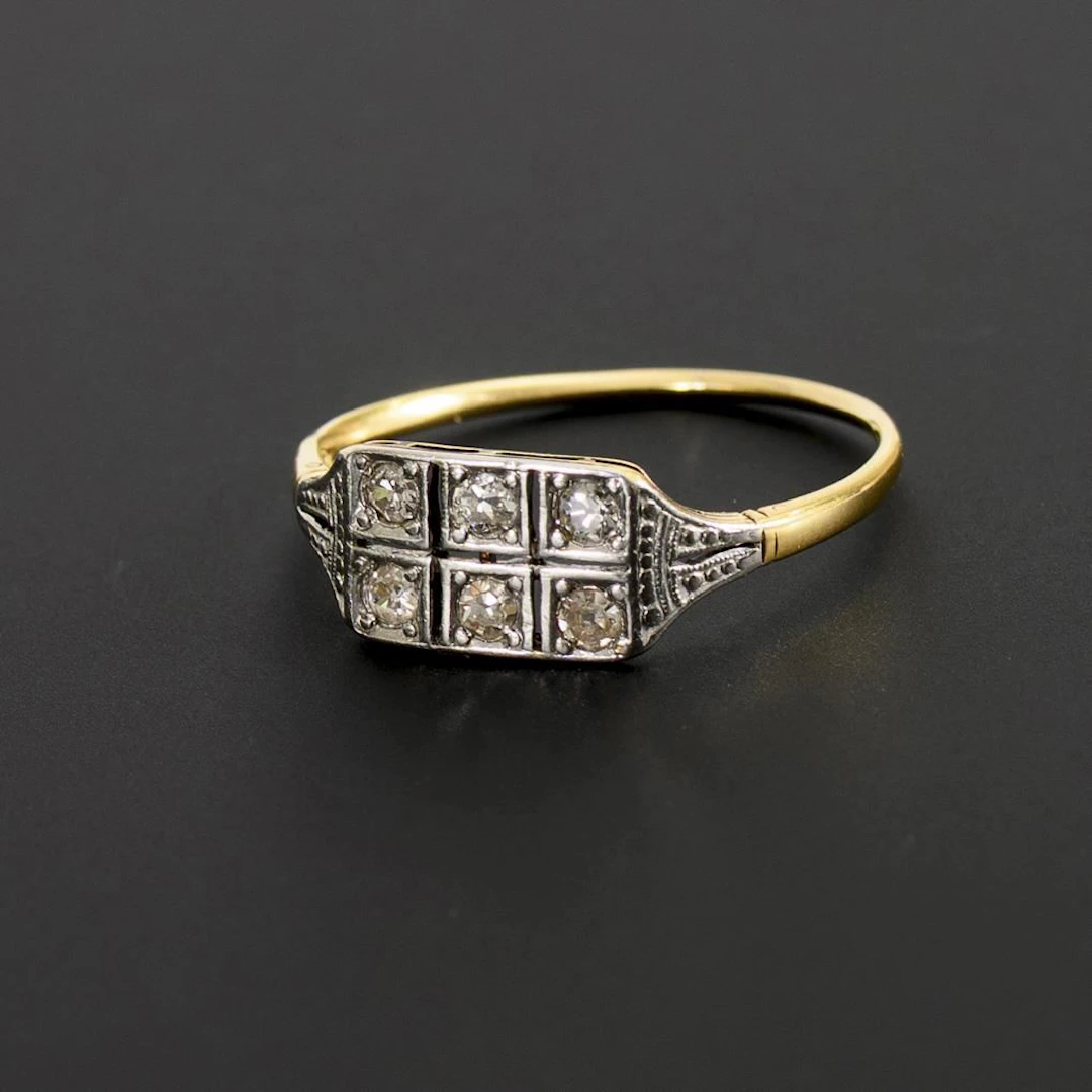Art Deco ring with diamonds in silver.