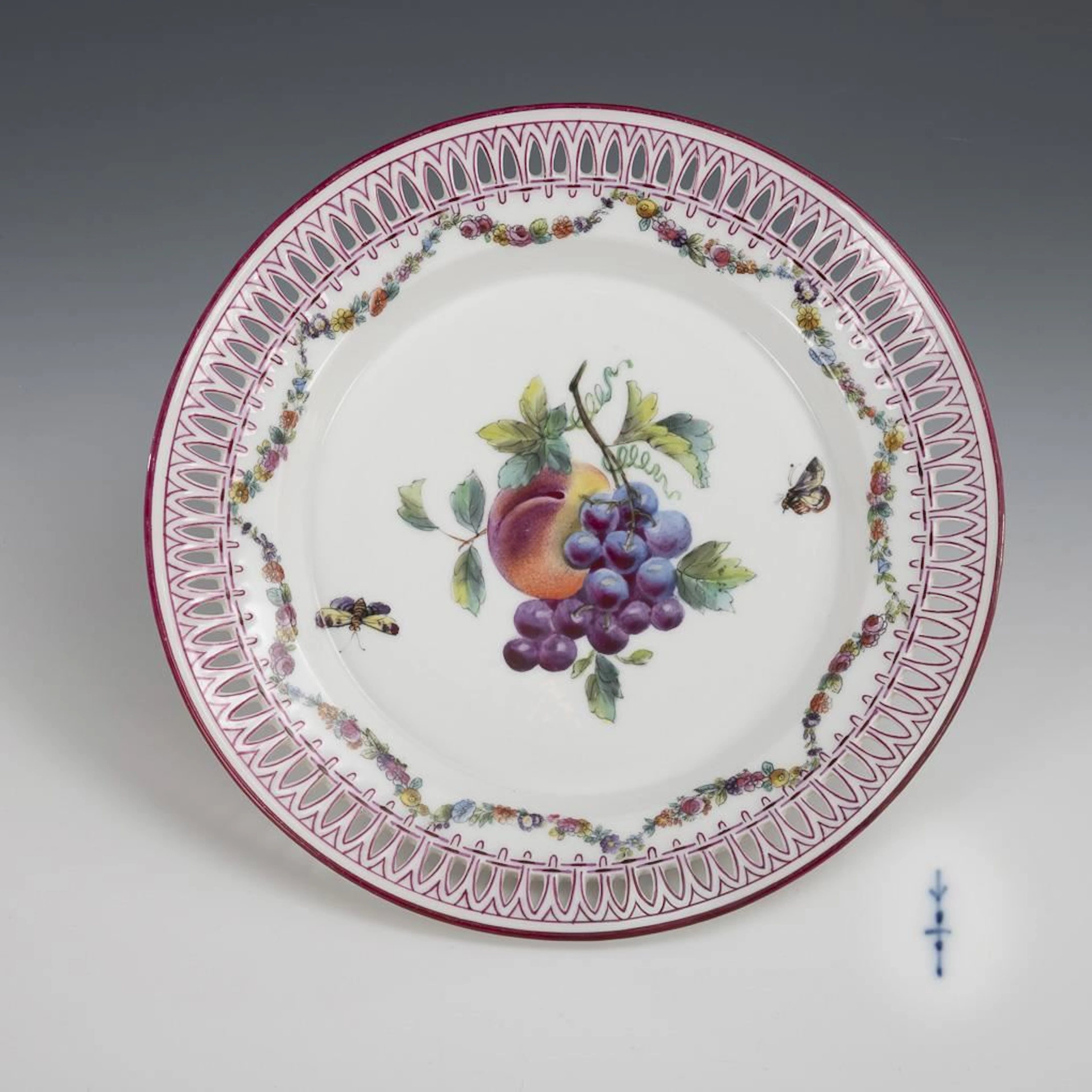 Dessert plate with fruit and insect motifs. KPM Berlin.
