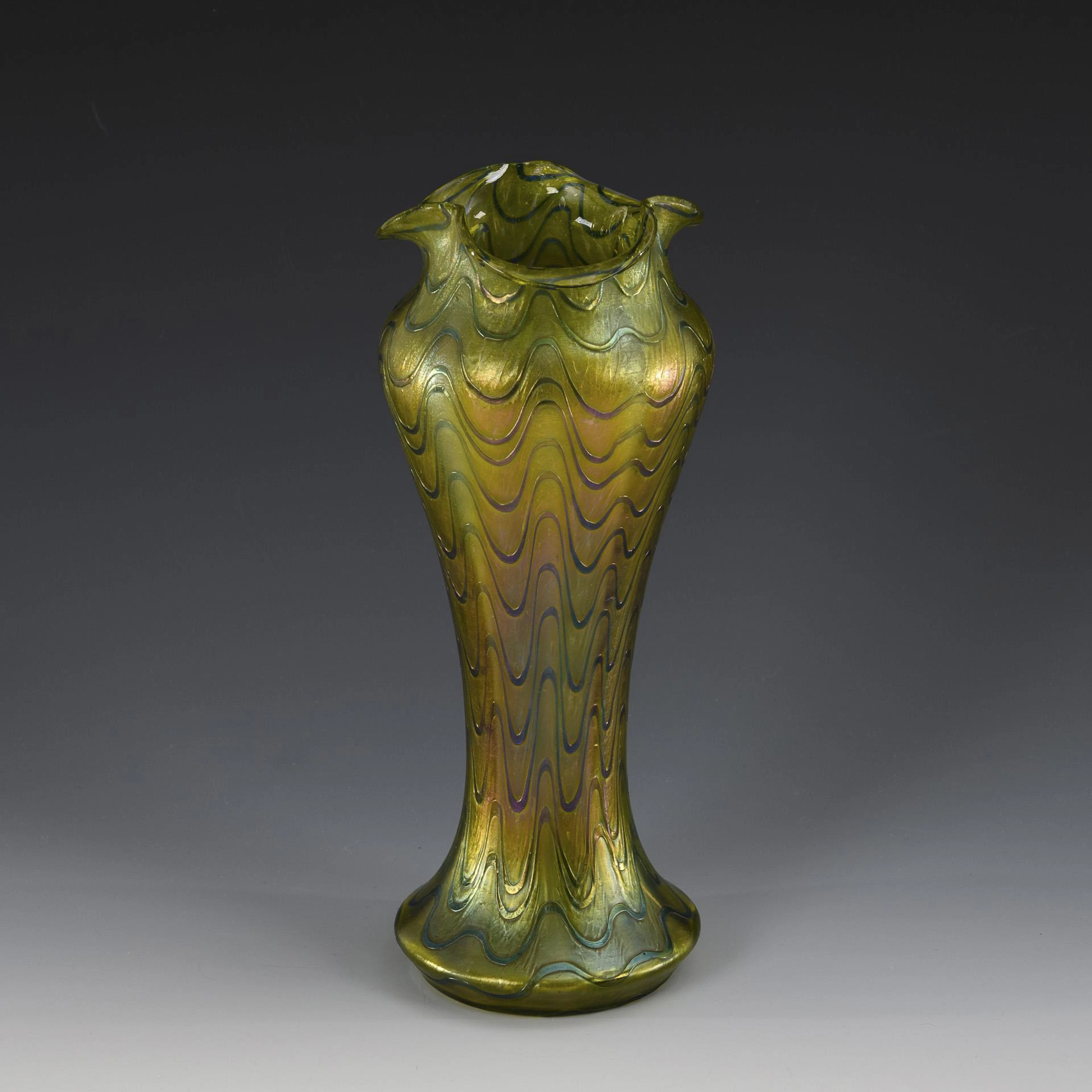 Art Nouveau vase with ribbed thread decoration.