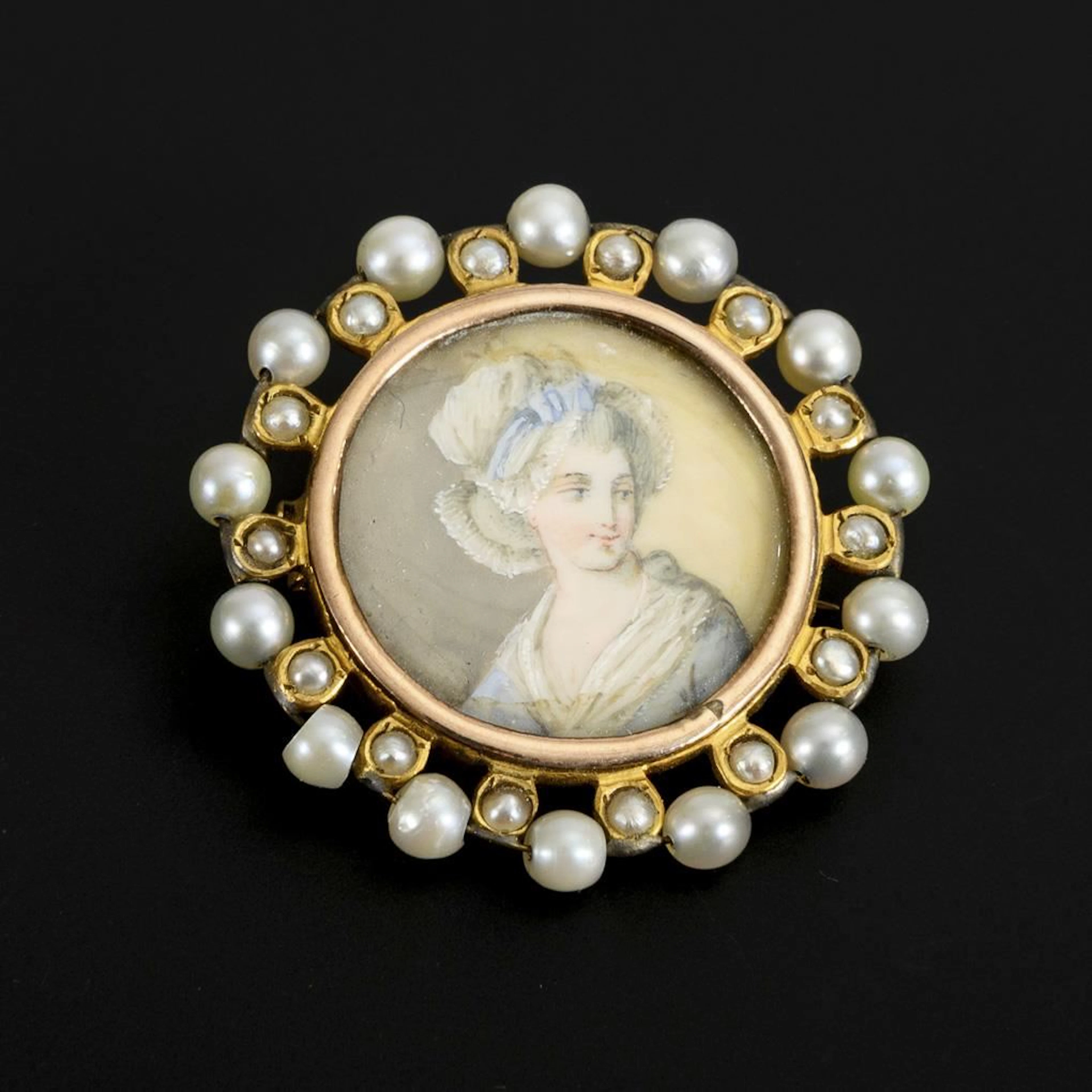 Brooch featuring a portrait of a woman.