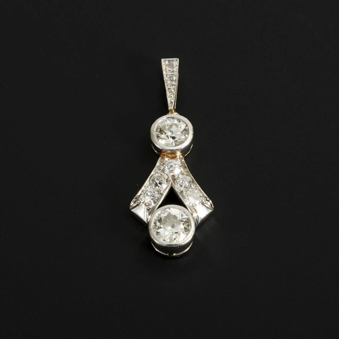 Art Deco pendant with large old-cut diamonds.