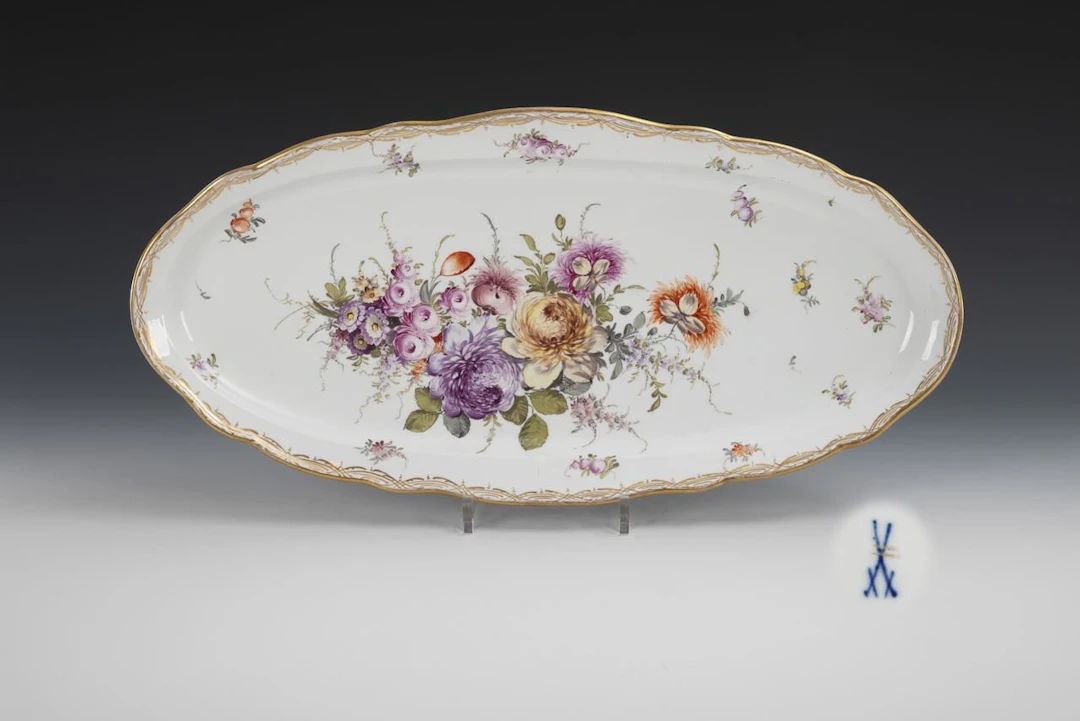 Platter with fish motif and floral design. Meissen.