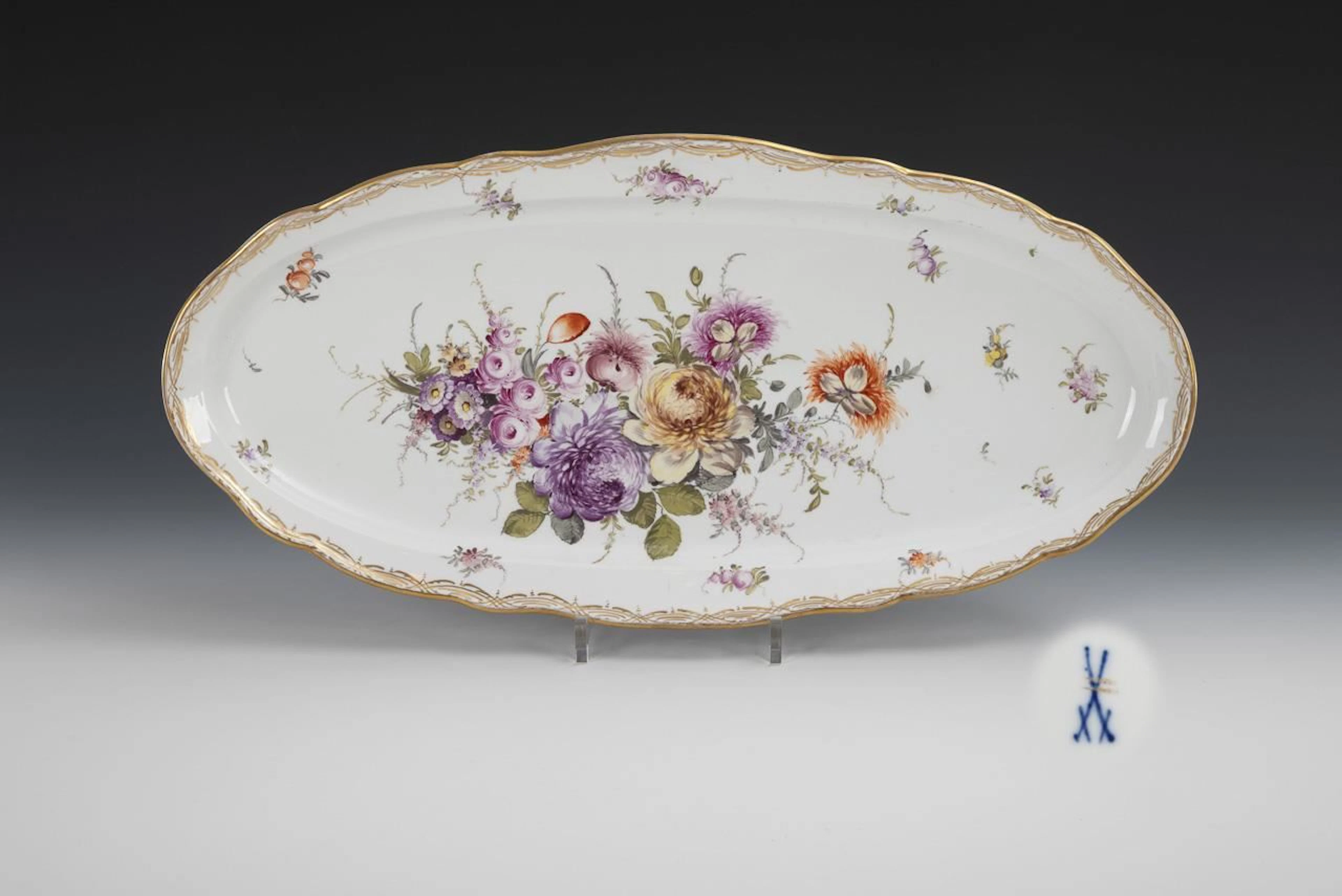Platter with fish motif and floral design. Meissen.