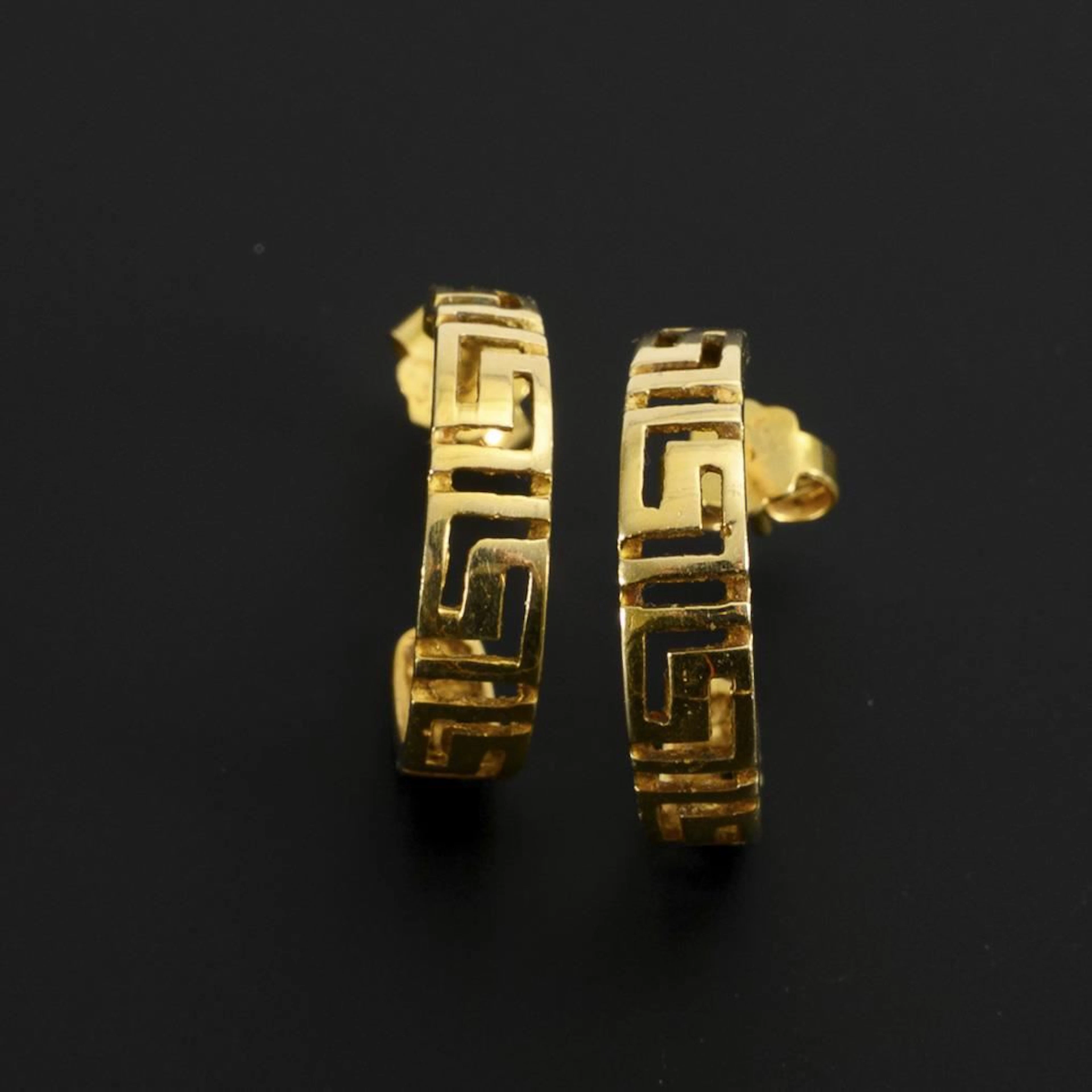 Hoop earrings with a meander pattern.
